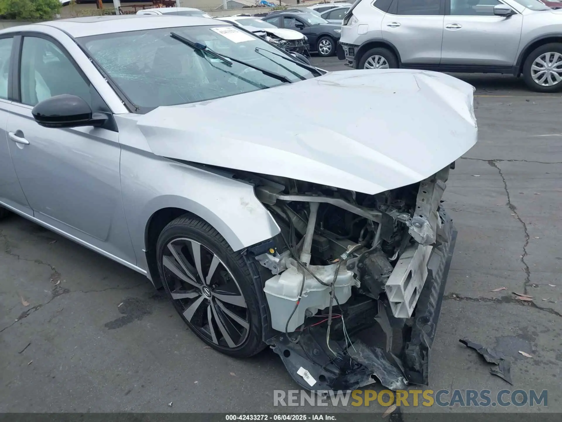 13 Photograph of a damaged car 1N4BL4CV2KN319622 NISSAN ALTIMA 2019