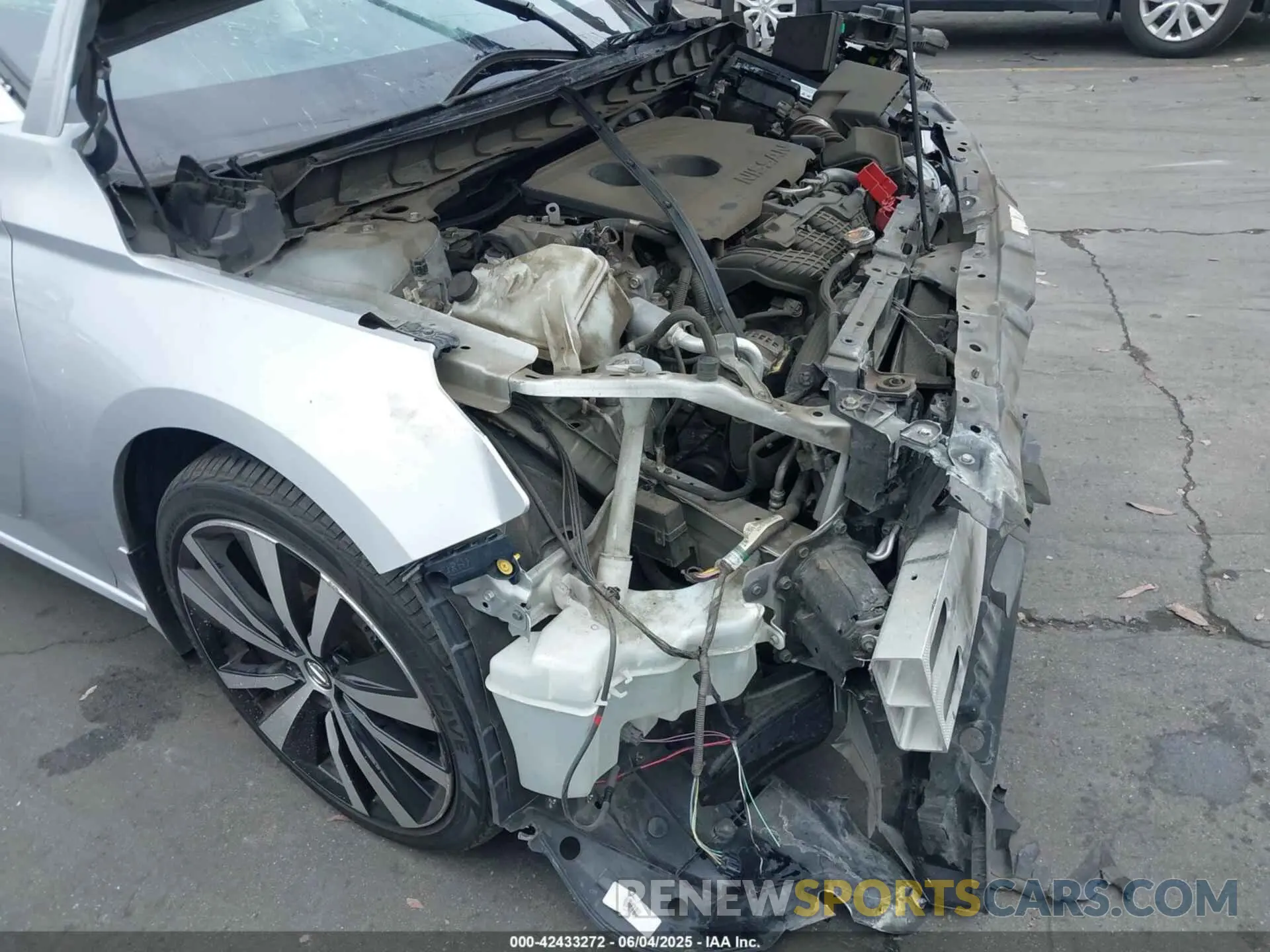 19 Photograph of a damaged car 1N4BL4CV2KN319622 NISSAN ALTIMA 2019