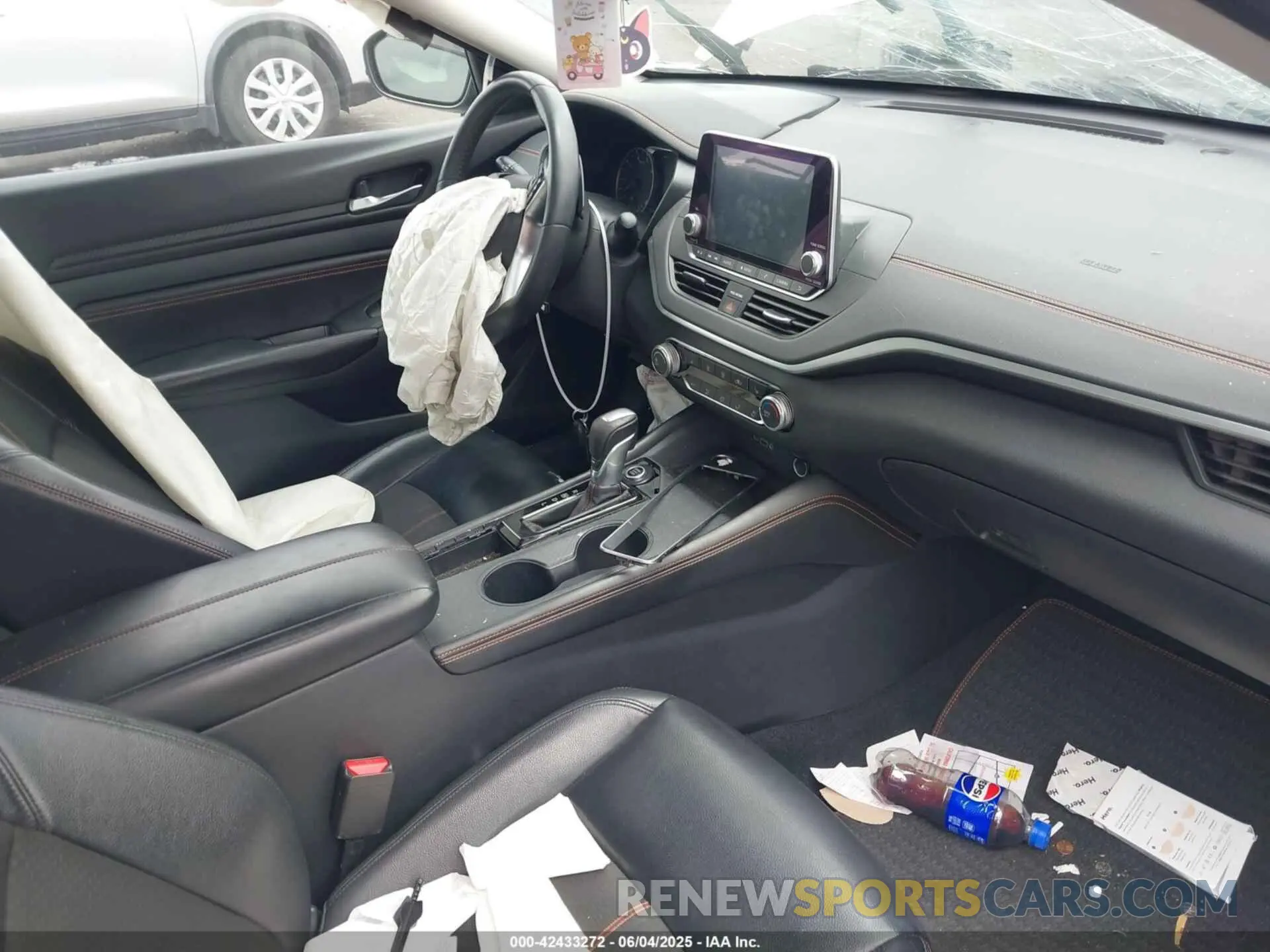 5 Photograph of a damaged car 1N4BL4CV2KN319622 NISSAN ALTIMA 2019