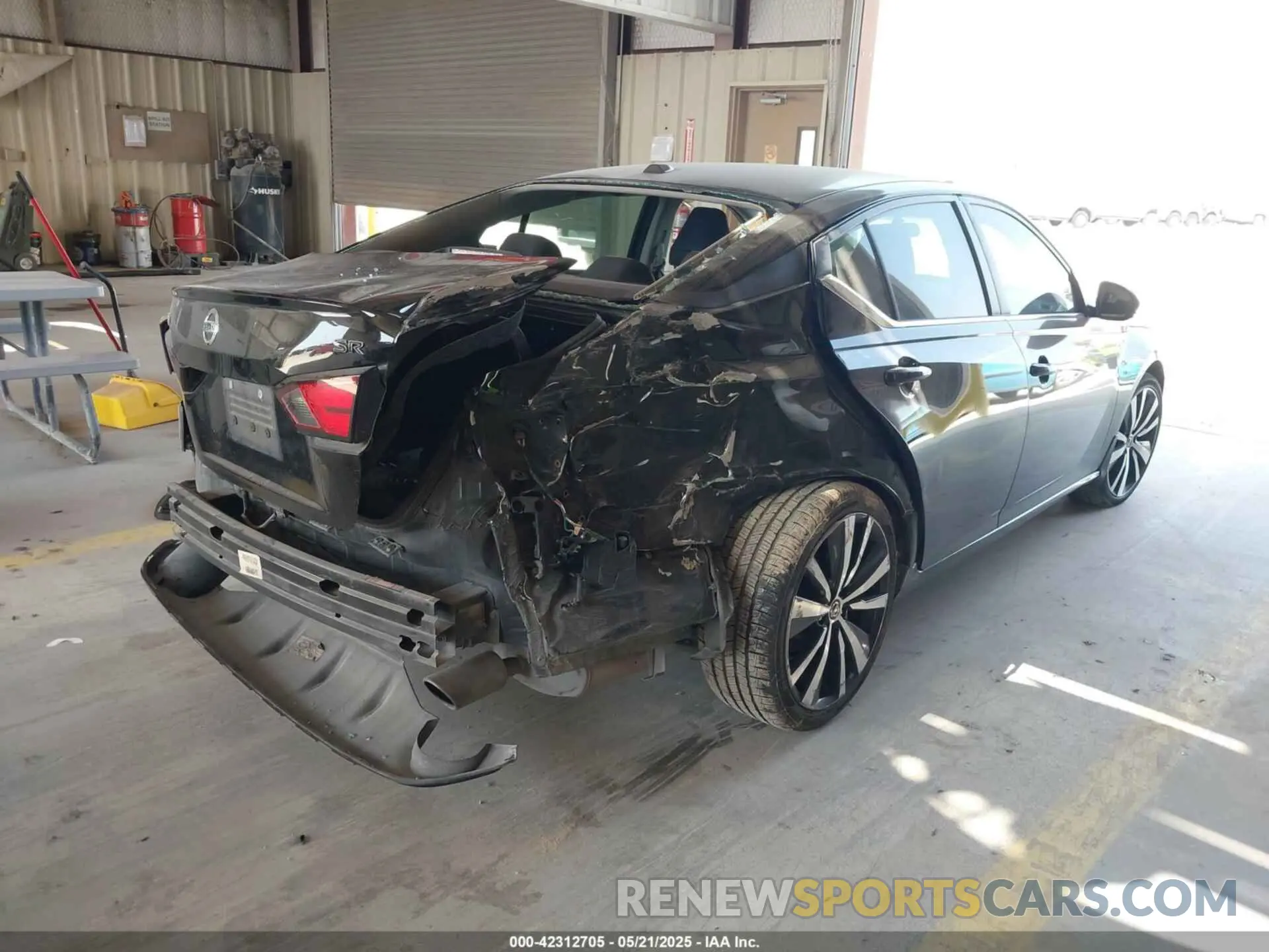 4 Photograph of a damaged car 1N4BL4CV2KN320527 NISSAN ALTIMA 2019