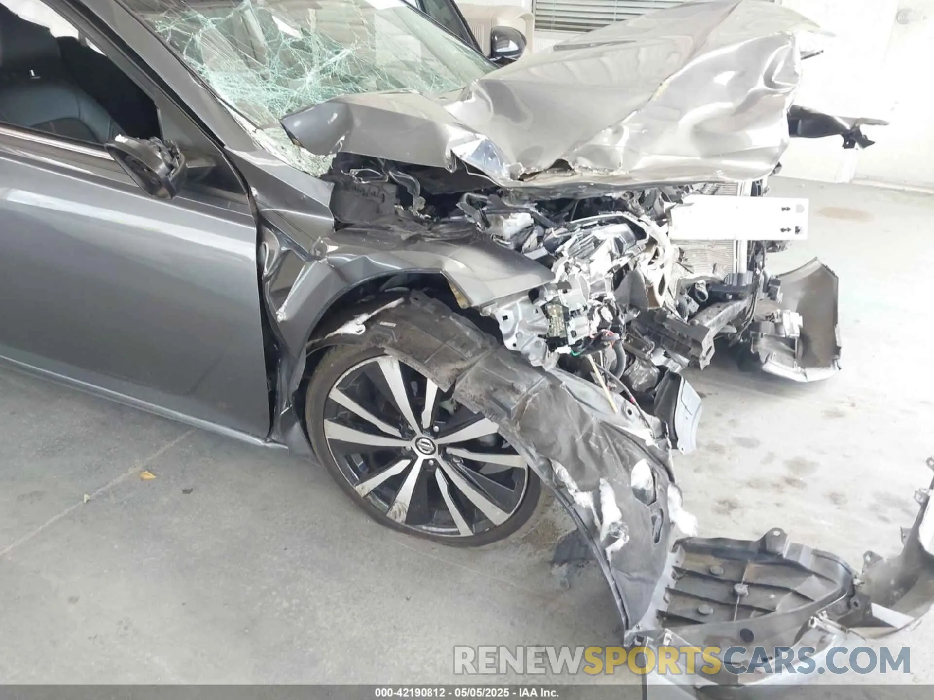 6 Photograph of a damaged car 1N4BL4CV2KN328871 NISSAN ALTIMA 2019