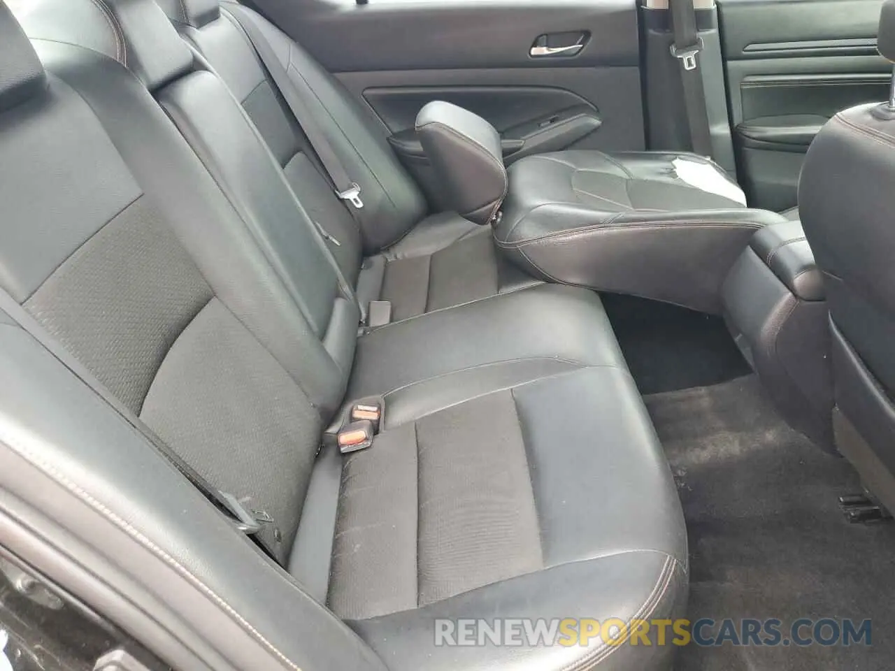 10 Photograph of a damaged car 1N4BL4CV3KC113009 NISSAN ALTIMA 2019