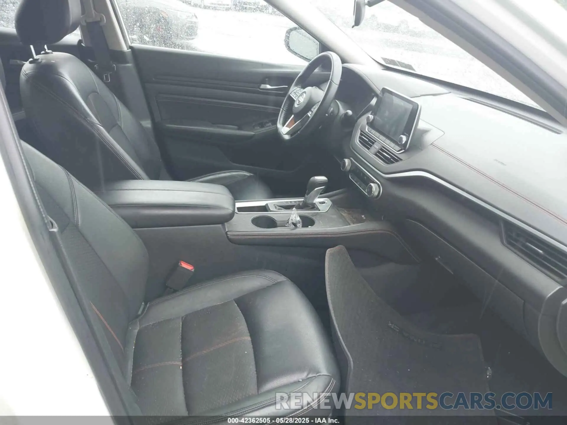 5 Photograph of a damaged car 1N4BL4CV3KC125984 NISSAN ALTIMA 2019