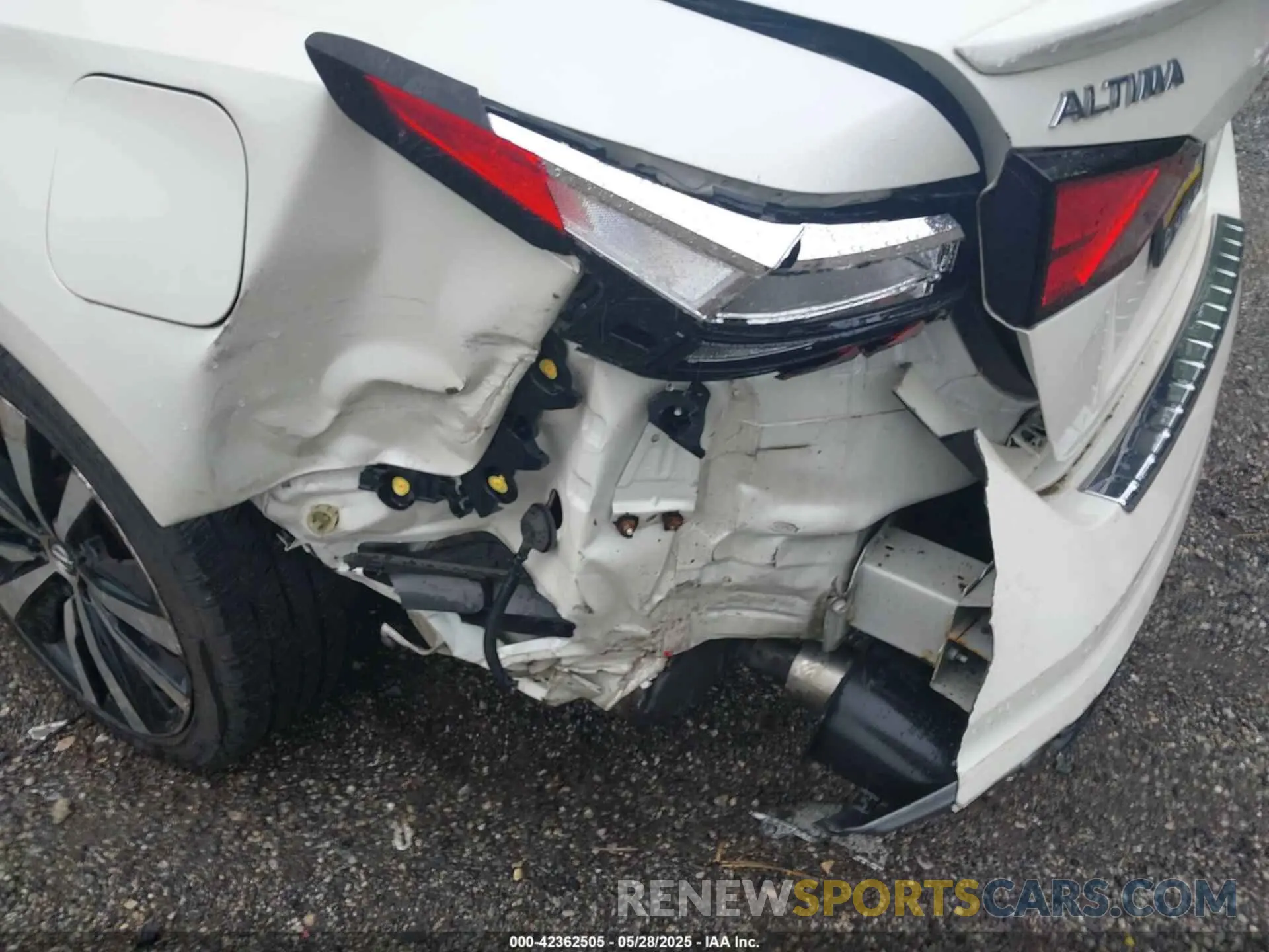 6 Photograph of a damaged car 1N4BL4CV3KC125984 NISSAN ALTIMA 2019