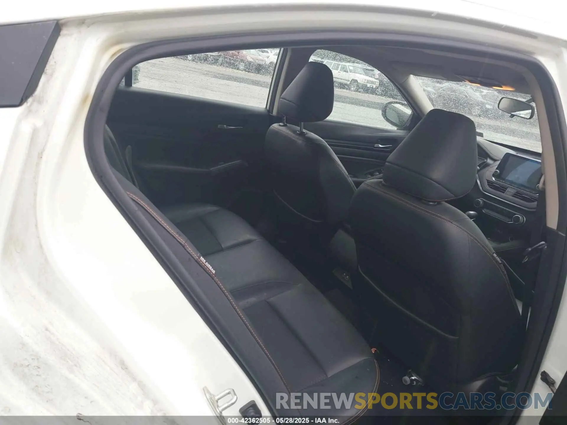 8 Photograph of a damaged car 1N4BL4CV3KC125984 NISSAN ALTIMA 2019
