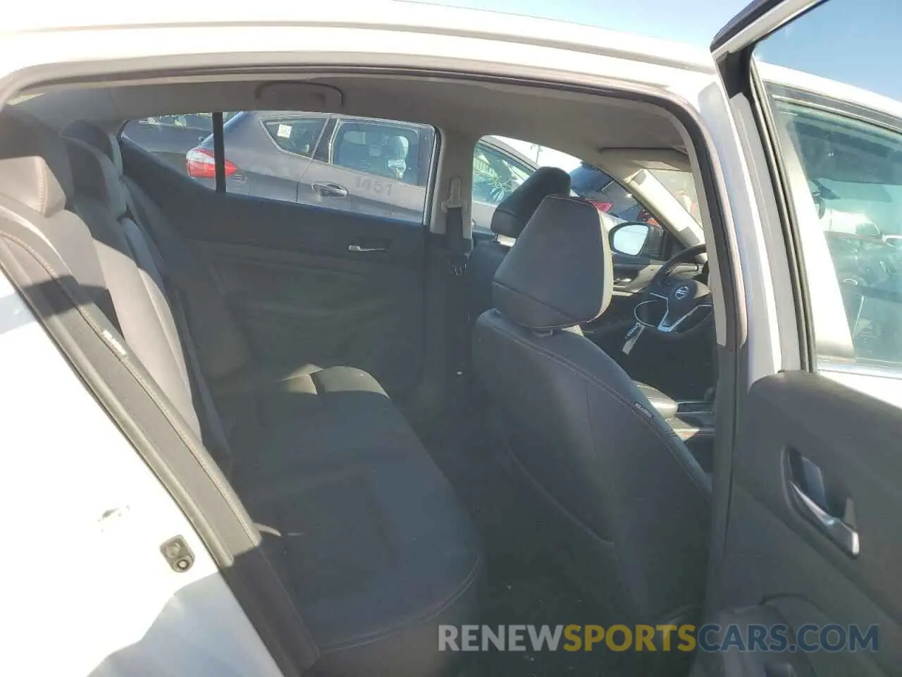 10 Photograph of a damaged car 1N4BL4CV3KC152702 NISSAN ALTIMA 2019