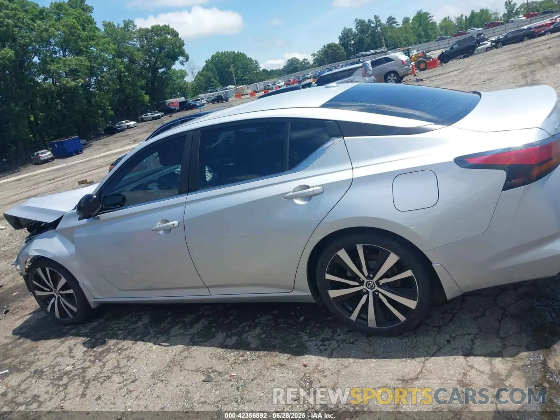 14 Photograph of a damaged car 1N4BL4CV3KC183089 NISSAN ALTIMA 2019