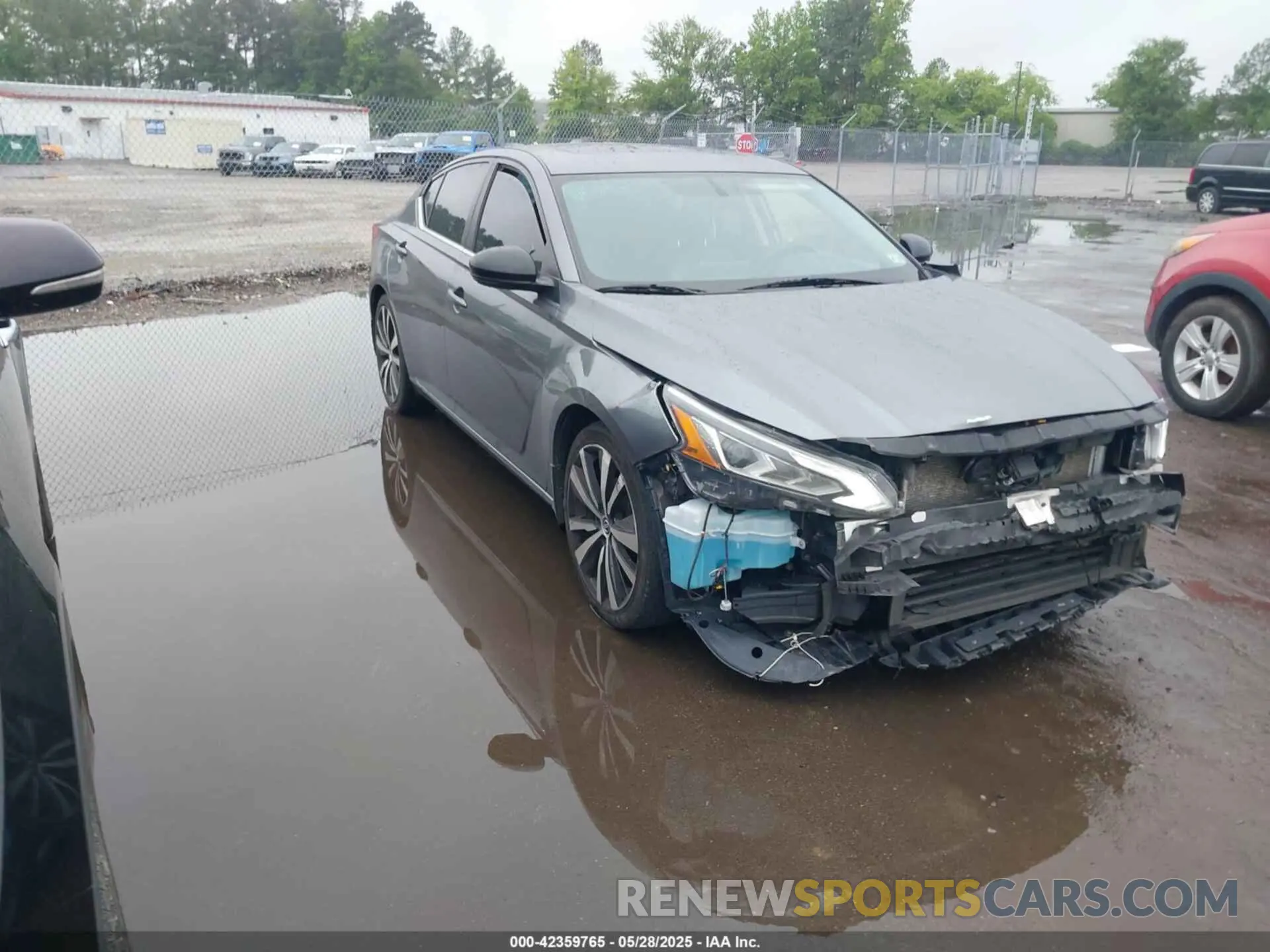 1 Photograph of a damaged car 1N4BL4CV3KC256526 NISSAN ALTIMA 2019