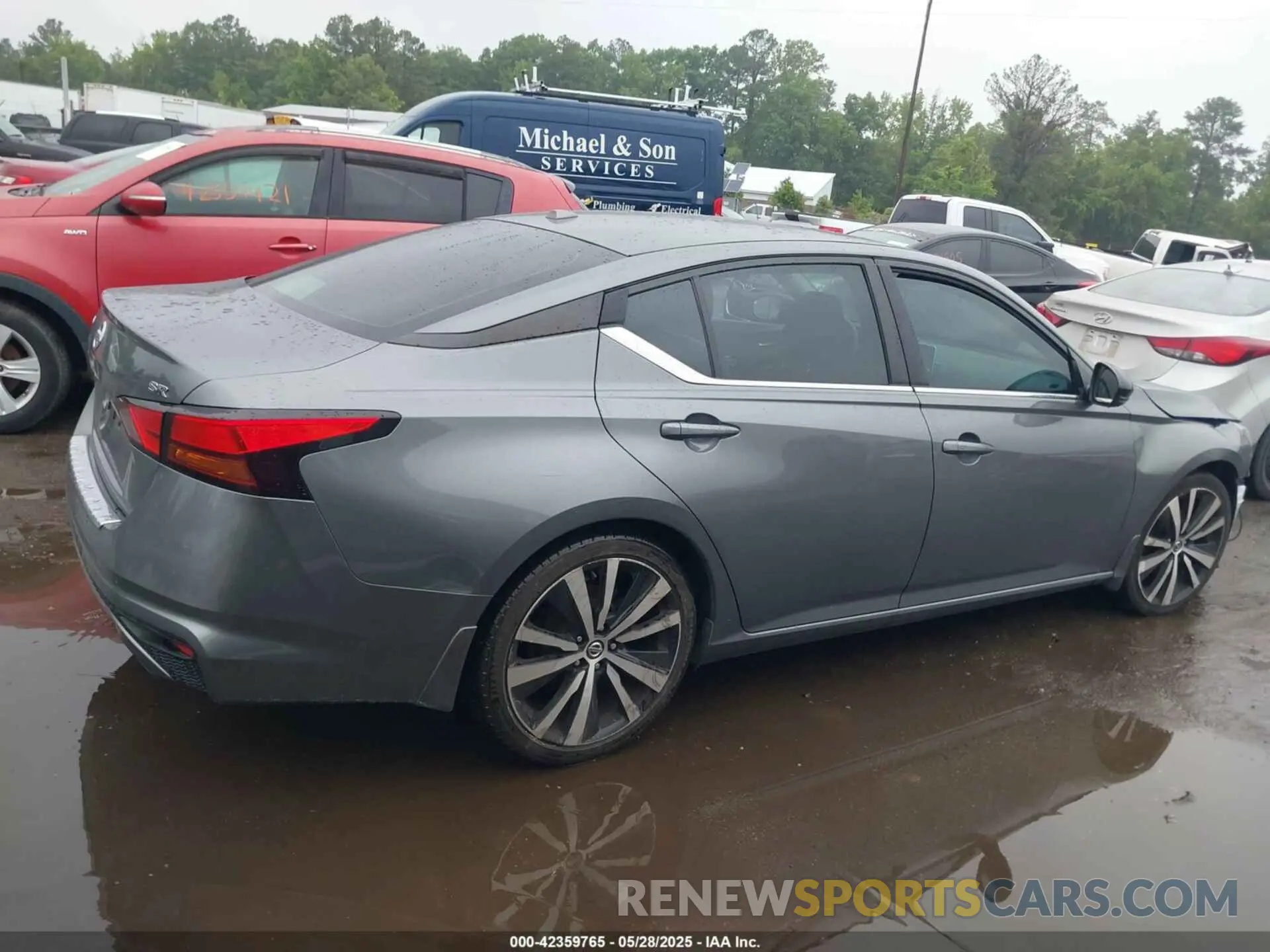 13 Photograph of a damaged car 1N4BL4CV3KC256526 NISSAN ALTIMA 2019