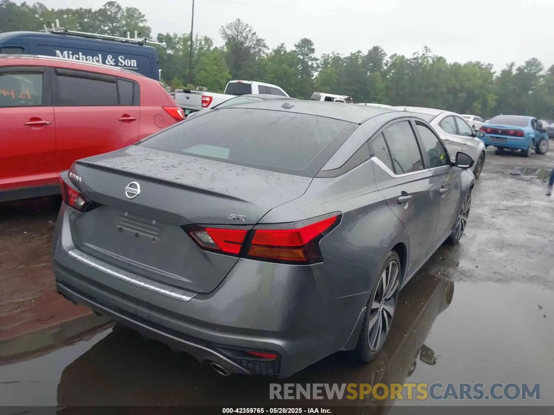 4 Photograph of a damaged car 1N4BL4CV3KC256526 NISSAN ALTIMA 2019