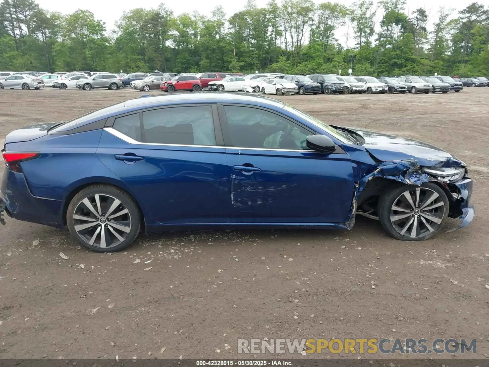 13 Photograph of a damaged car 1N4BL4CV4KC131194 NISSAN ALTIMA 2019