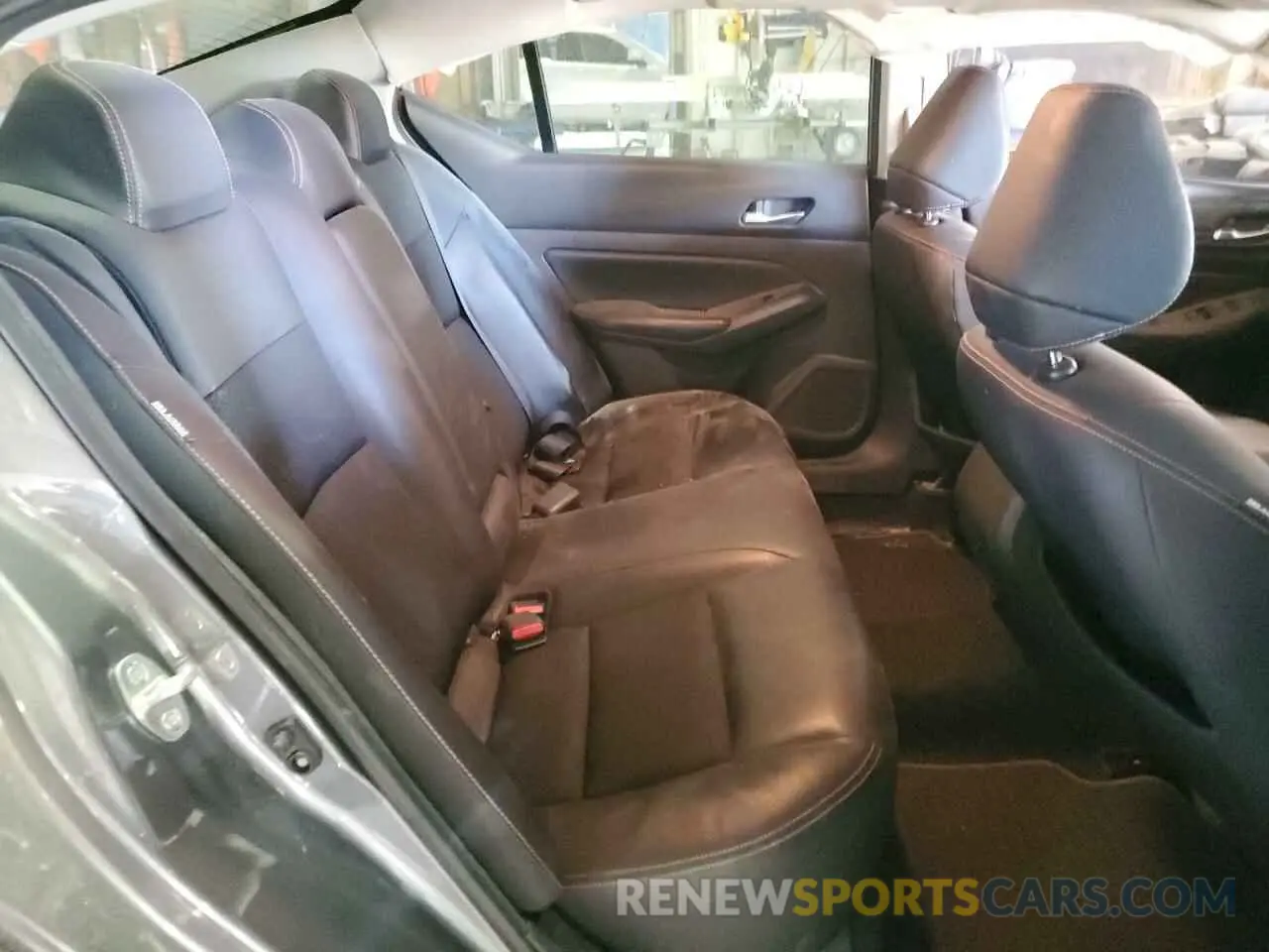 10 Photograph of a damaged car 1N4BL4CV4KC139814 NISSAN ALTIMA 2019