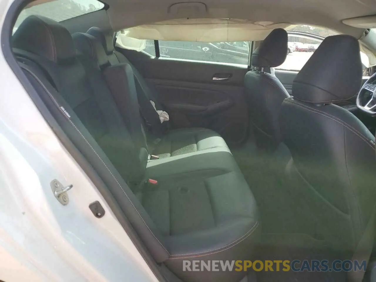 10 Photograph of a damaged car 1N4BL4CV4KC144303 NISSAN ALTIMA 2019