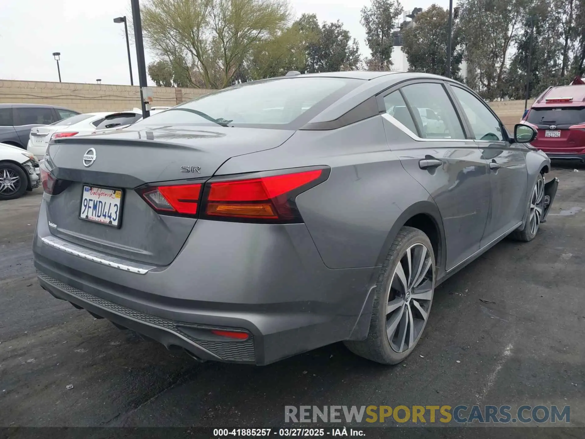 4 Photograph of a damaged car 1N4BL4CV4KC256311 NISSAN ALTIMA 2019