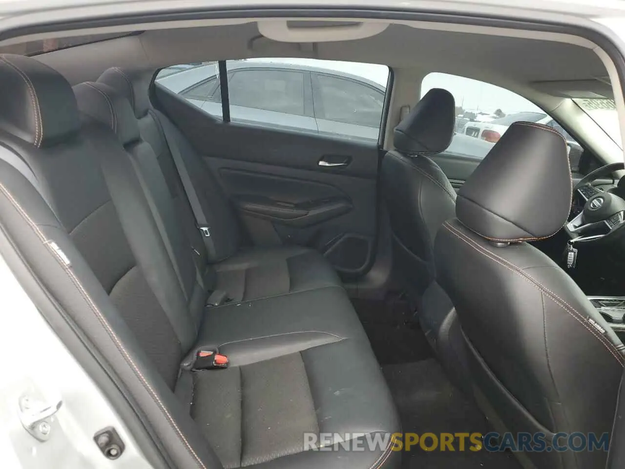 10 Photograph of a damaged car 1N4BL4CV4KN314017 NISSAN ALTIMA 2019