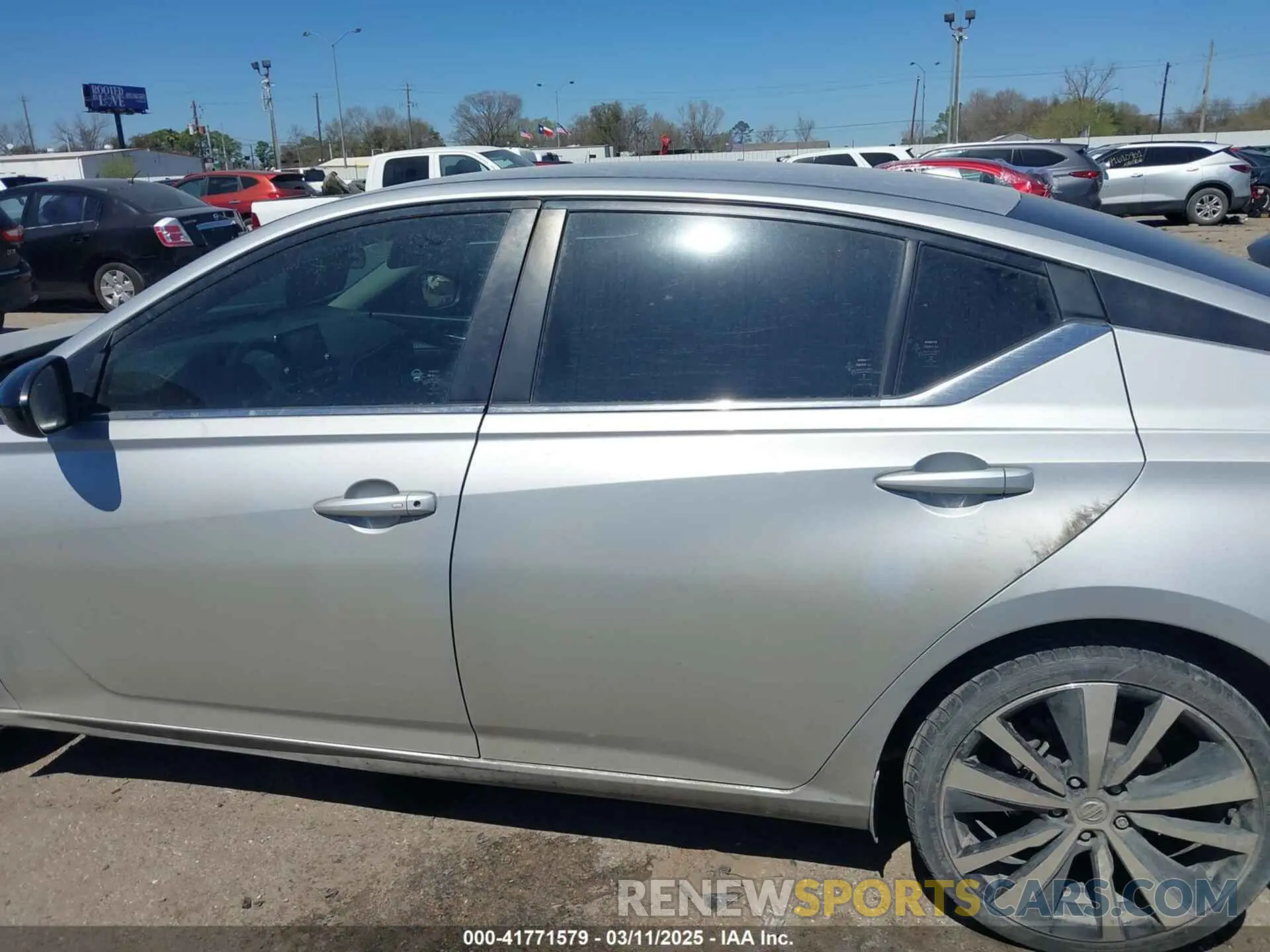 14 Photograph of a damaged car 1N4BL4CV4KN322487 NISSAN ALTIMA 2019