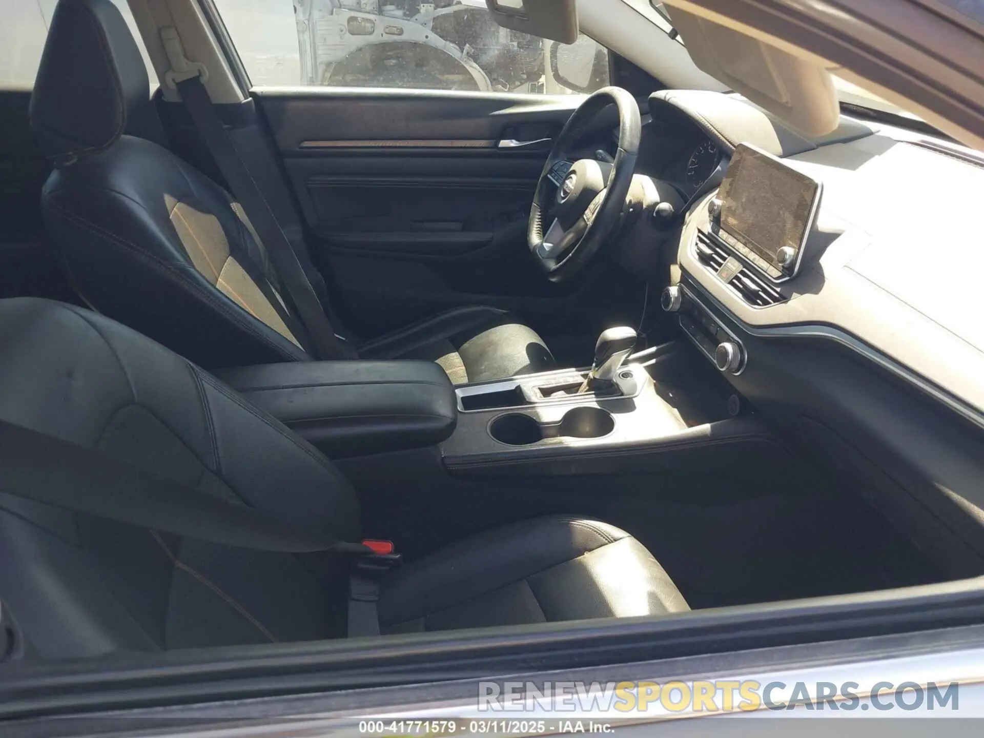 5 Photograph of a damaged car 1N4BL4CV4KN322487 NISSAN ALTIMA 2019