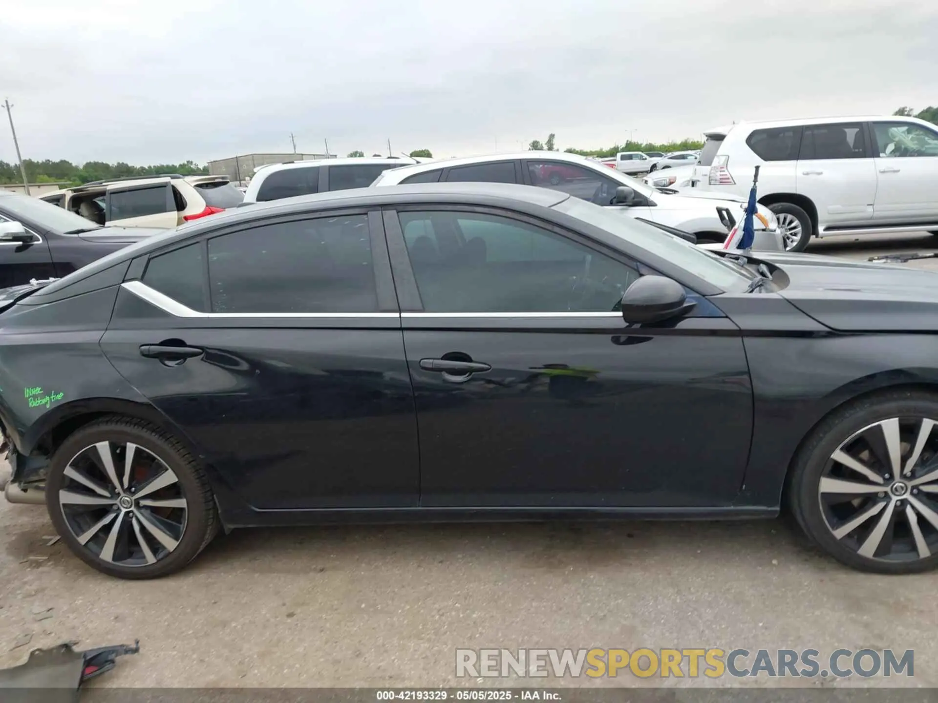 14 Photograph of a damaged car 1N4BL4CV4KN325261 NISSAN ALTIMA 2019