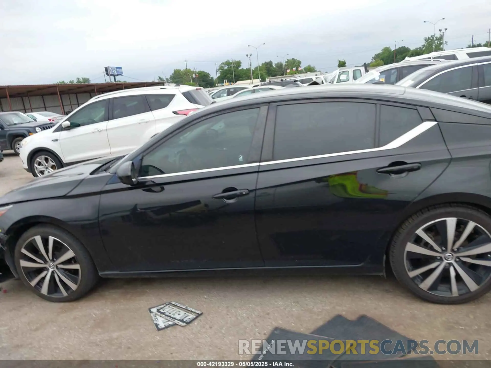 15 Photograph of a damaged car 1N4BL4CV4KN325261 NISSAN ALTIMA 2019