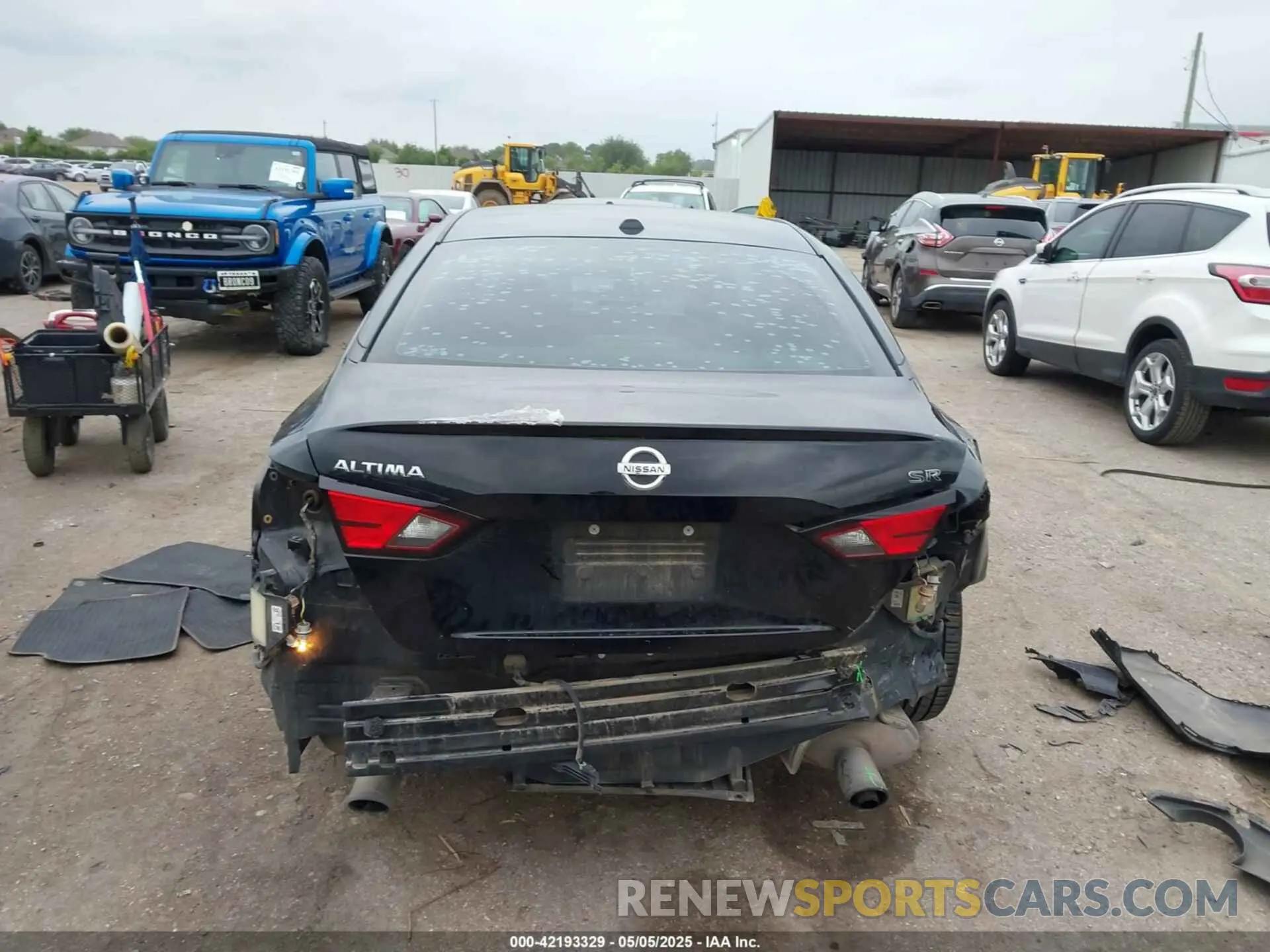 17 Photograph of a damaged car 1N4BL4CV4KN325261 NISSAN ALTIMA 2019