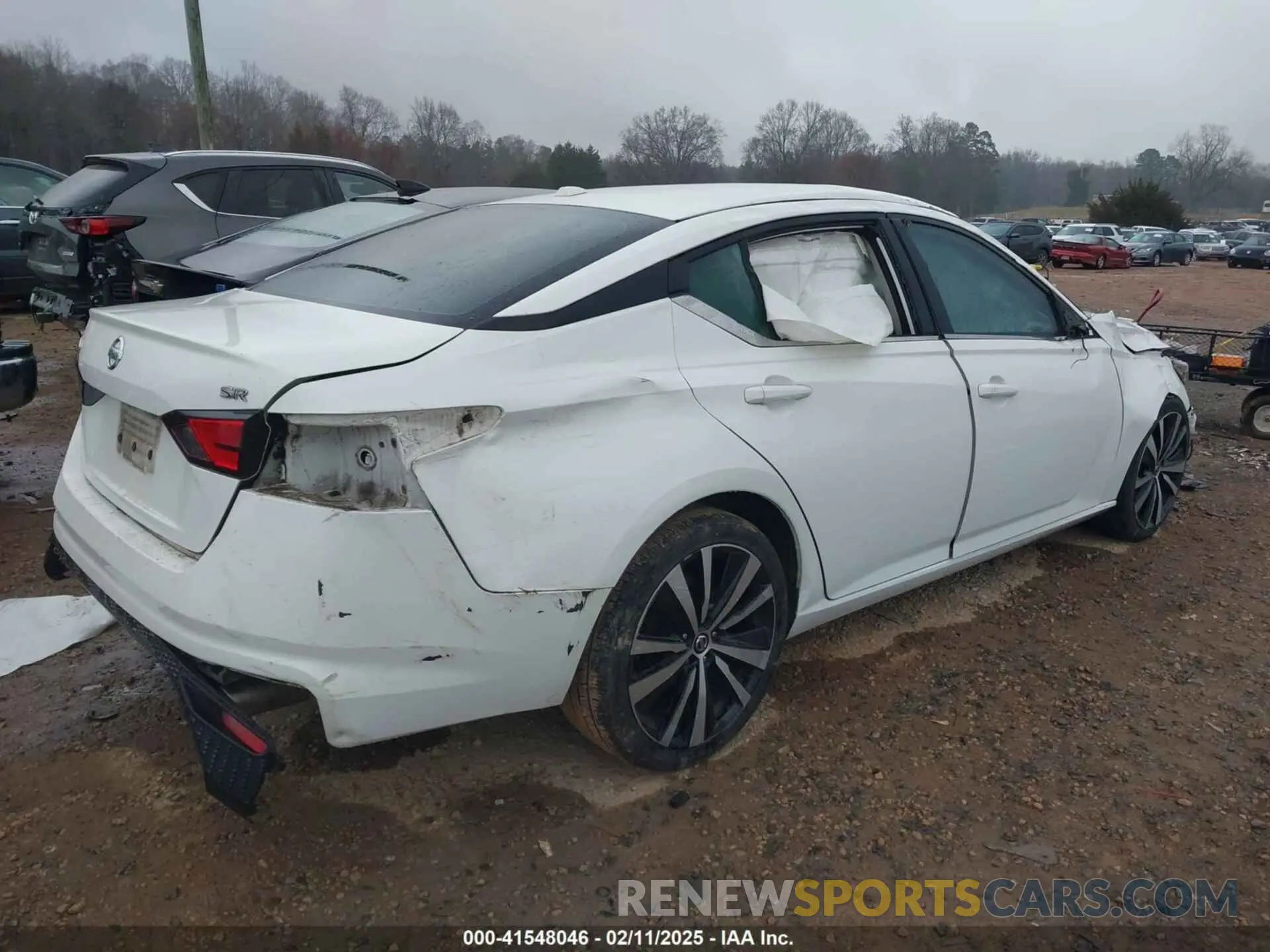 4 Photograph of a damaged car 1N4BL4CV5KC109415 NISSAN ALTIMA 2019