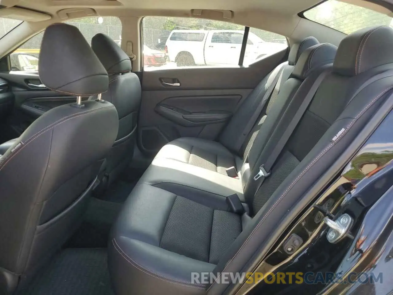 10 Photograph of a damaged car 1N4BL4CV5KC143886 NISSAN ALTIMA 2019