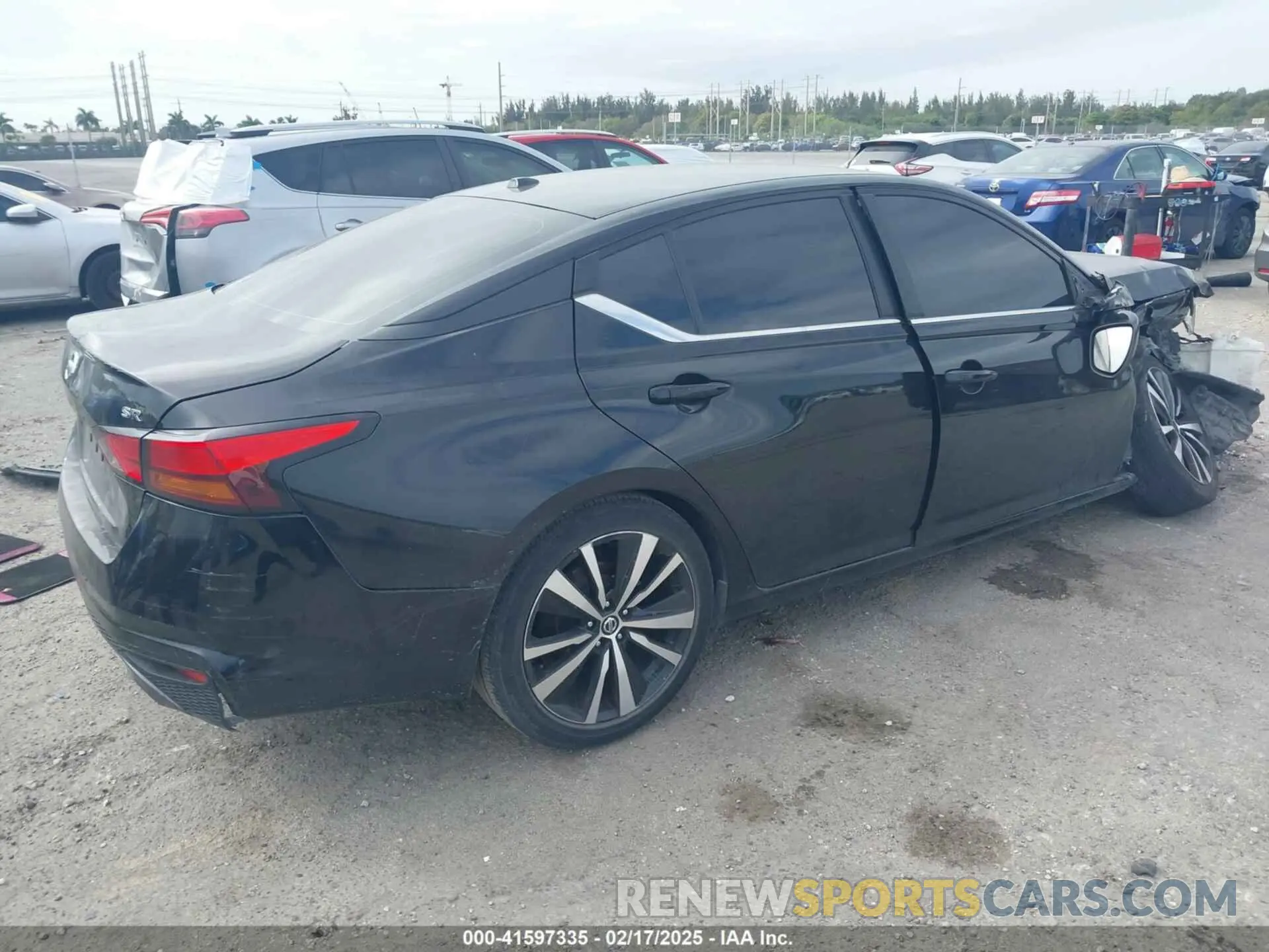 4 Photograph of a damaged car 1N4BL4CV5KC147663 NISSAN ALTIMA 2019