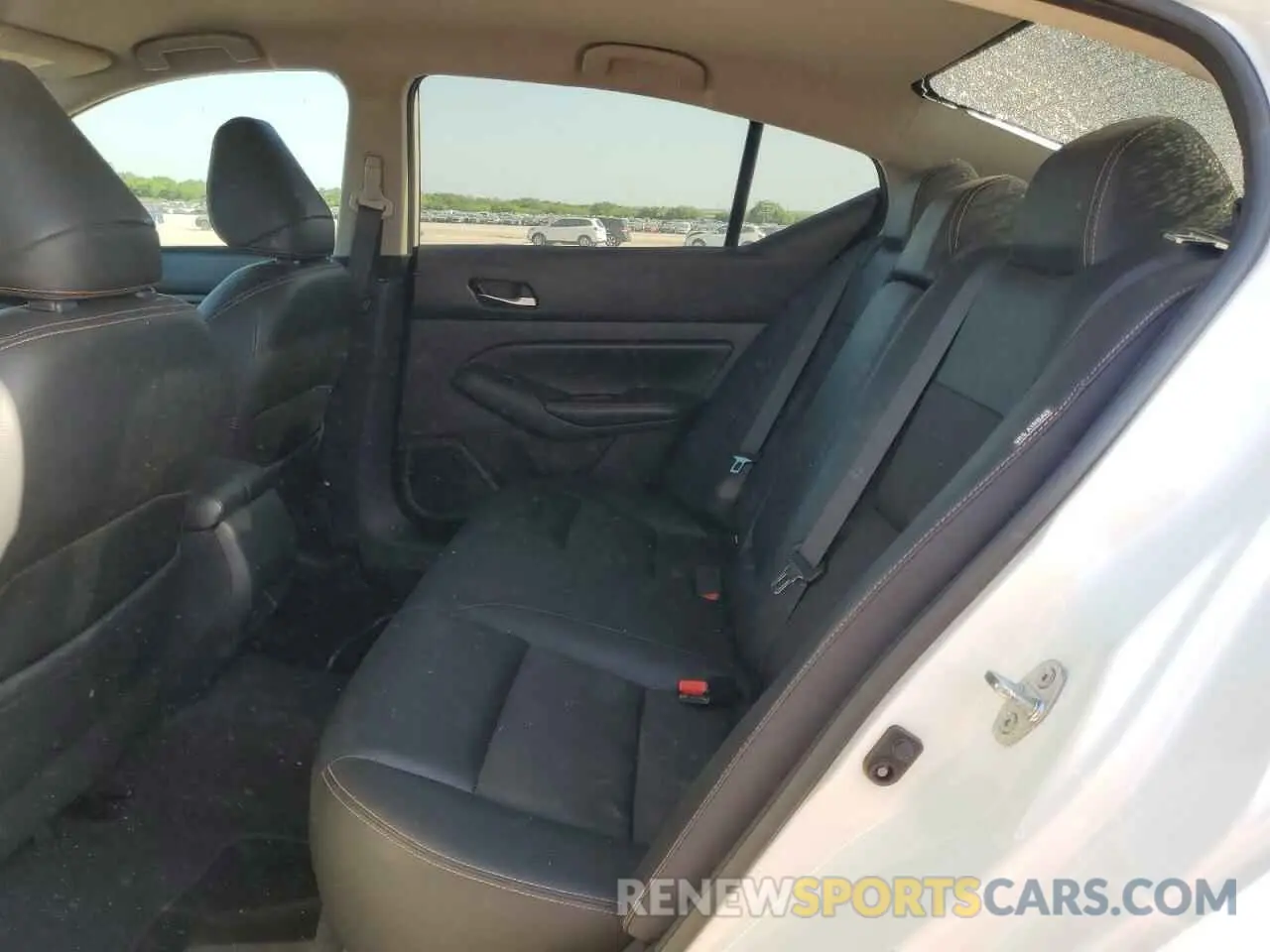 10 Photograph of a damaged car 1N4BL4CV5KC154192 NISSAN ALTIMA 2019