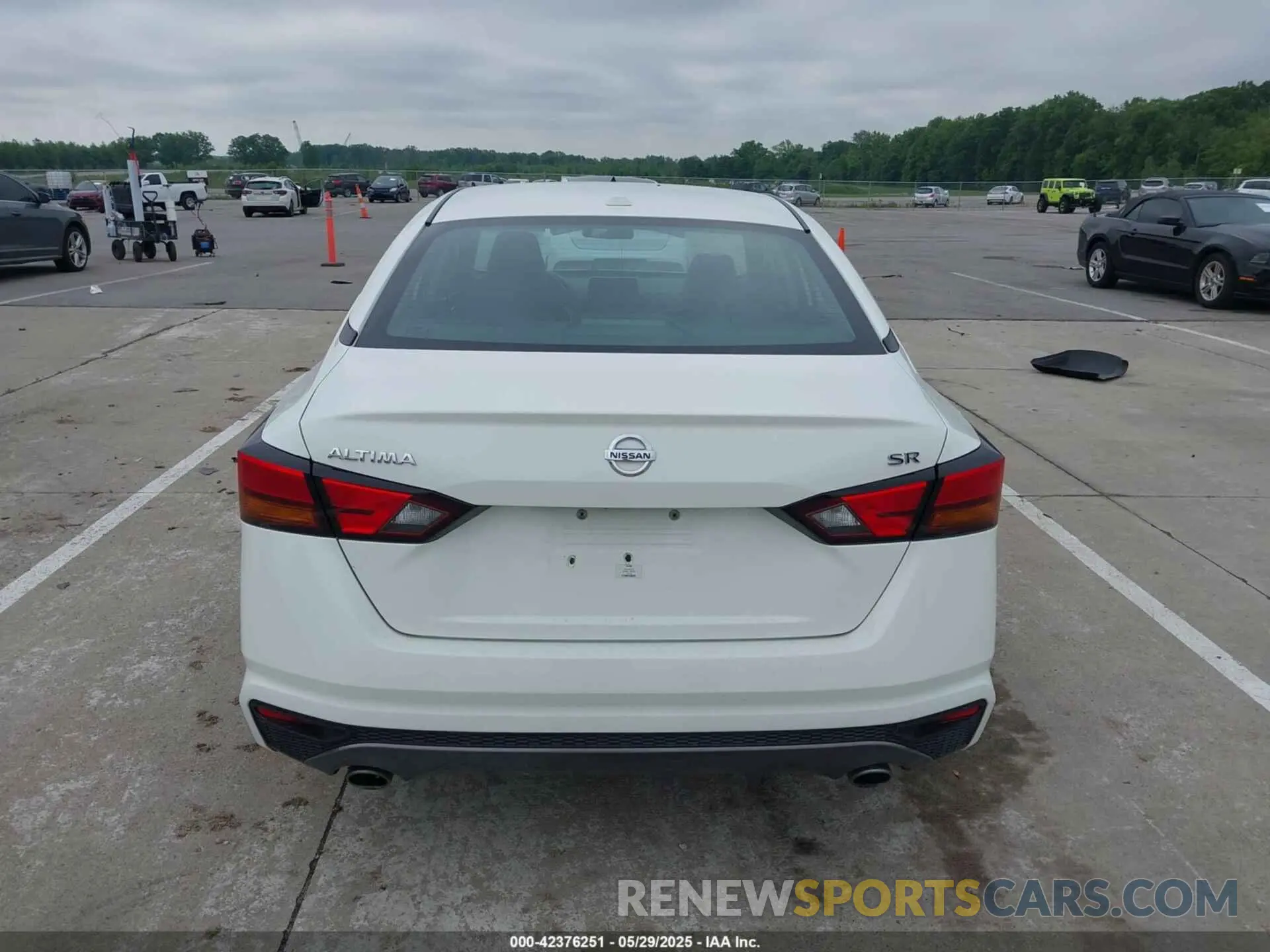 16 Photograph of a damaged car 1N4BL4CV5KC157741 NISSAN ALTIMA 2019