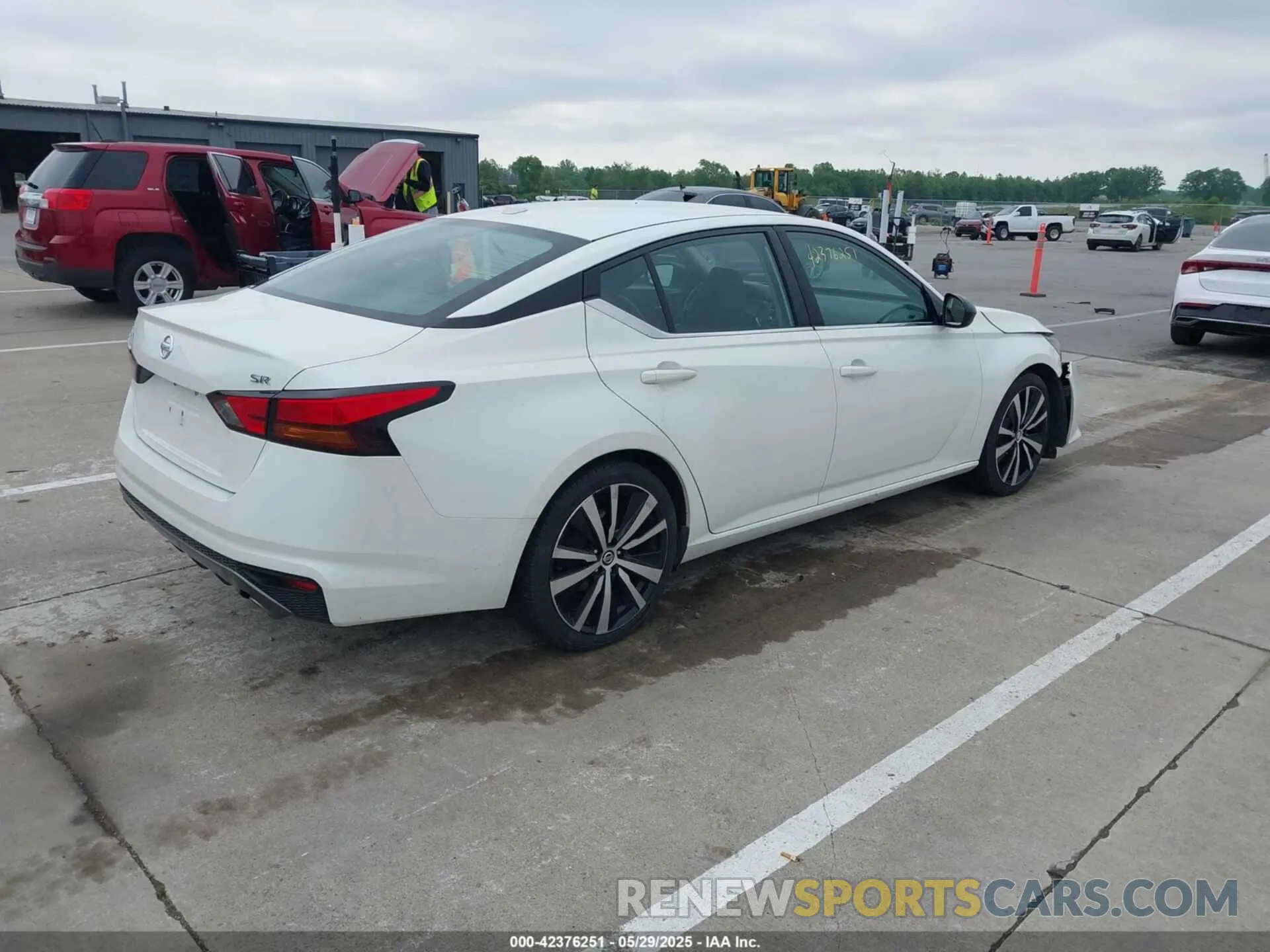 4 Photograph of a damaged car 1N4BL4CV5KC157741 NISSAN ALTIMA 2019