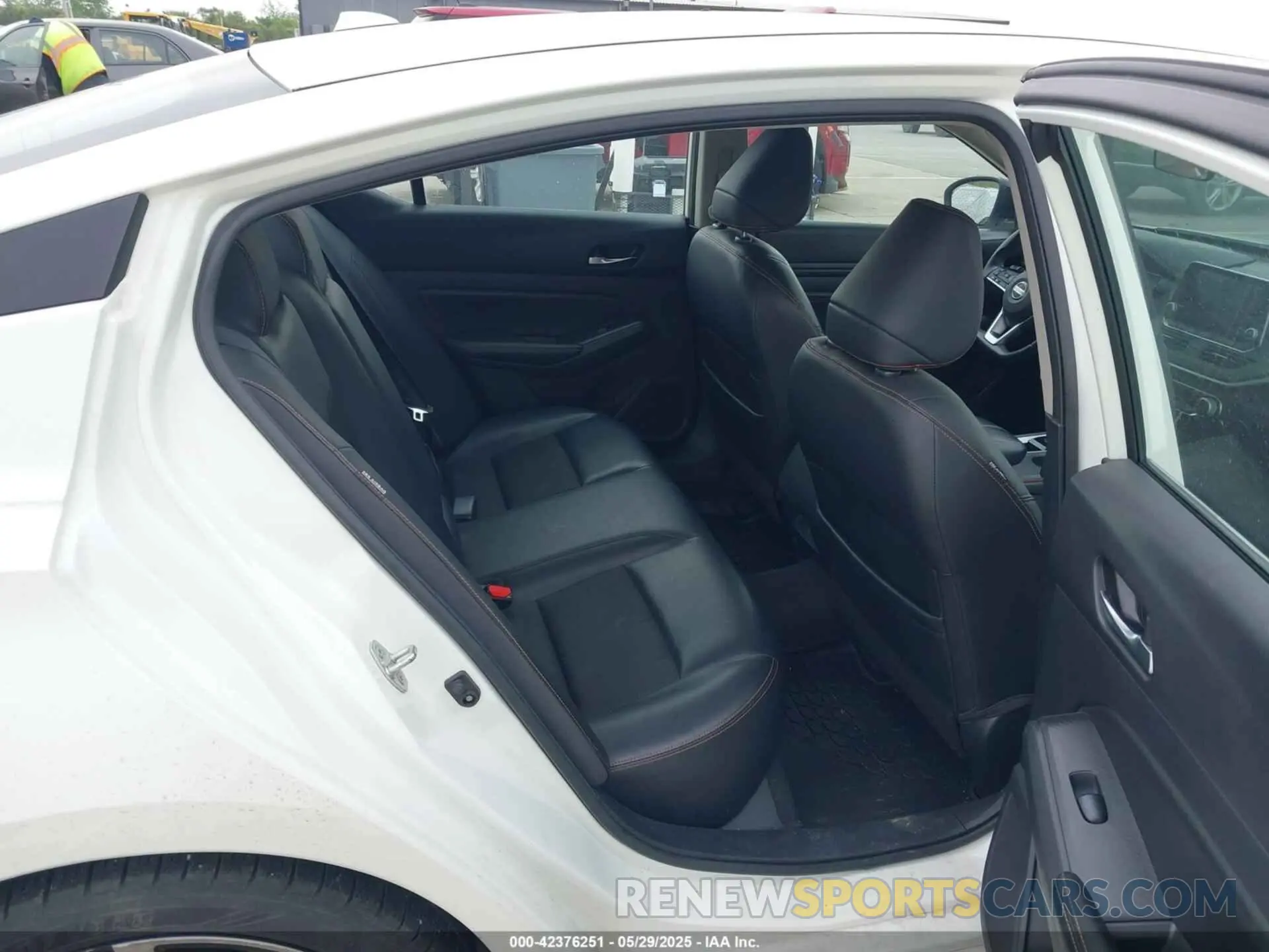 8 Photograph of a damaged car 1N4BL4CV5KC157741 NISSAN ALTIMA 2019