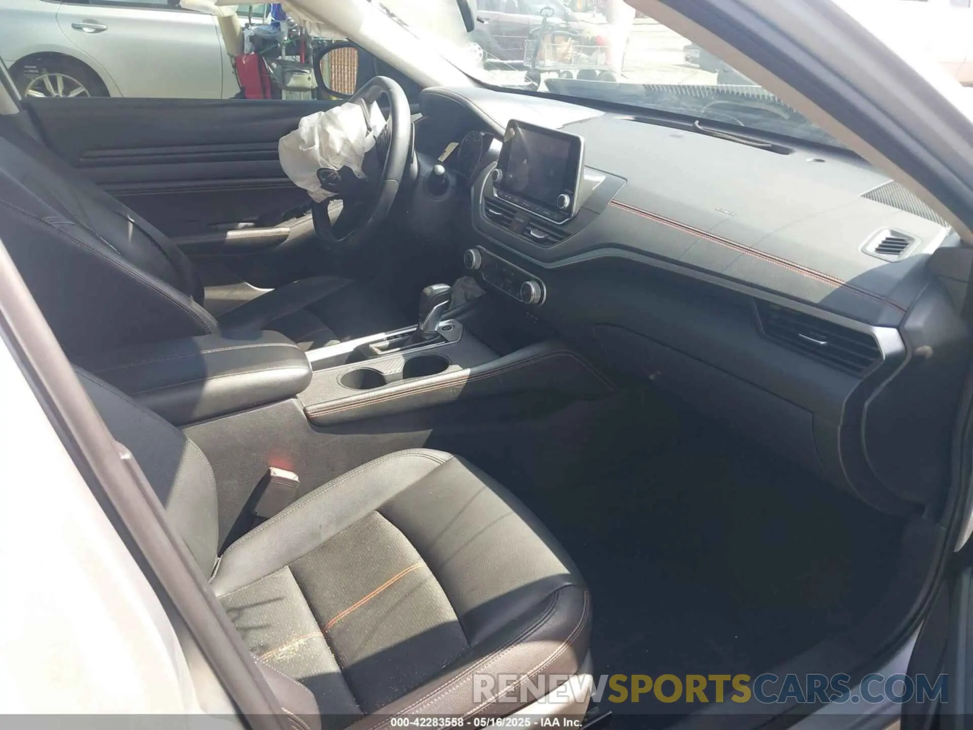 5 Photograph of a damaged car 1N4BL4CV5KC169050 NISSAN ALTIMA 2019