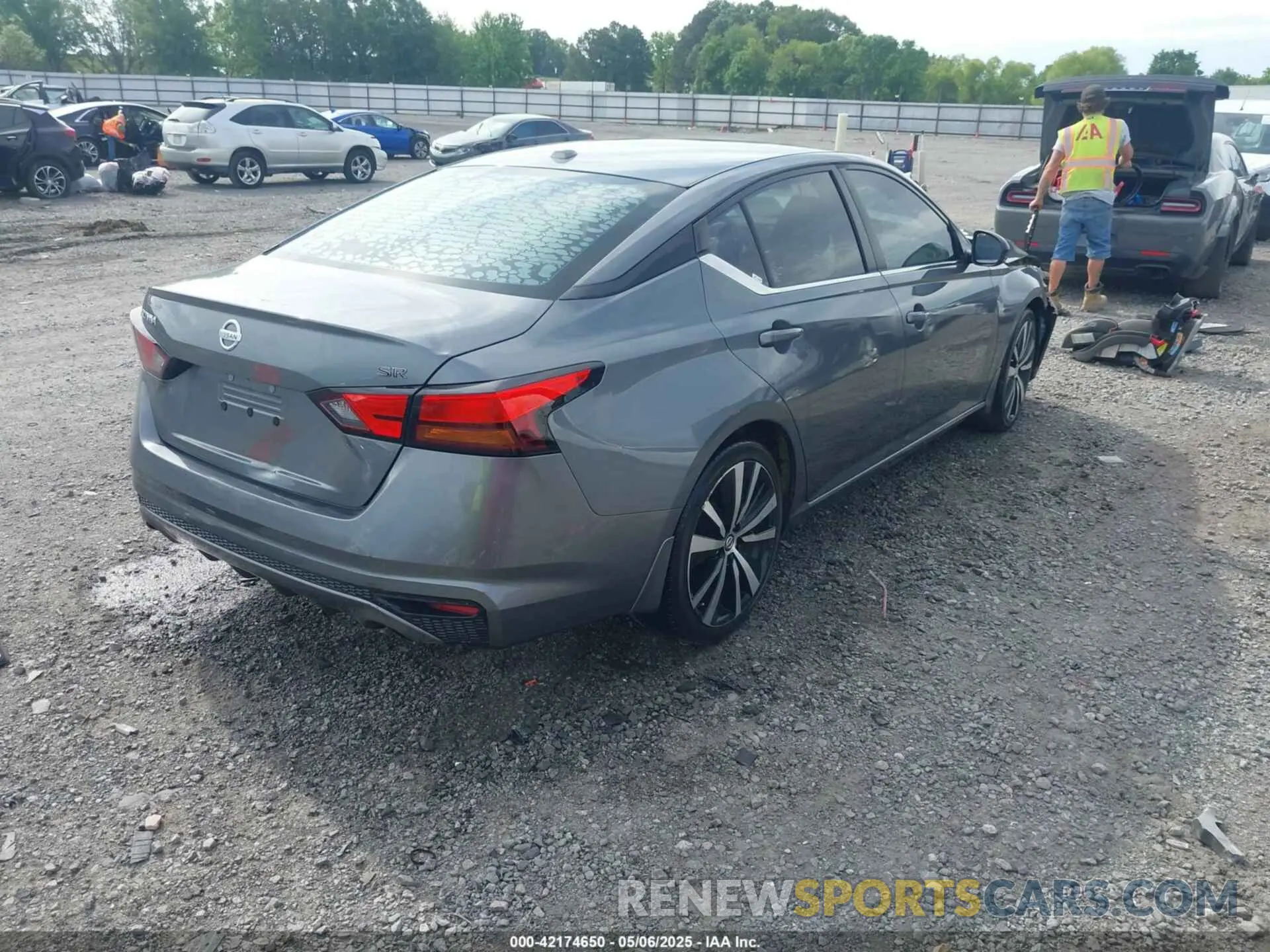 4 Photograph of a damaged car 1N4BL4CV5KC240876 NISSAN ALTIMA 2019