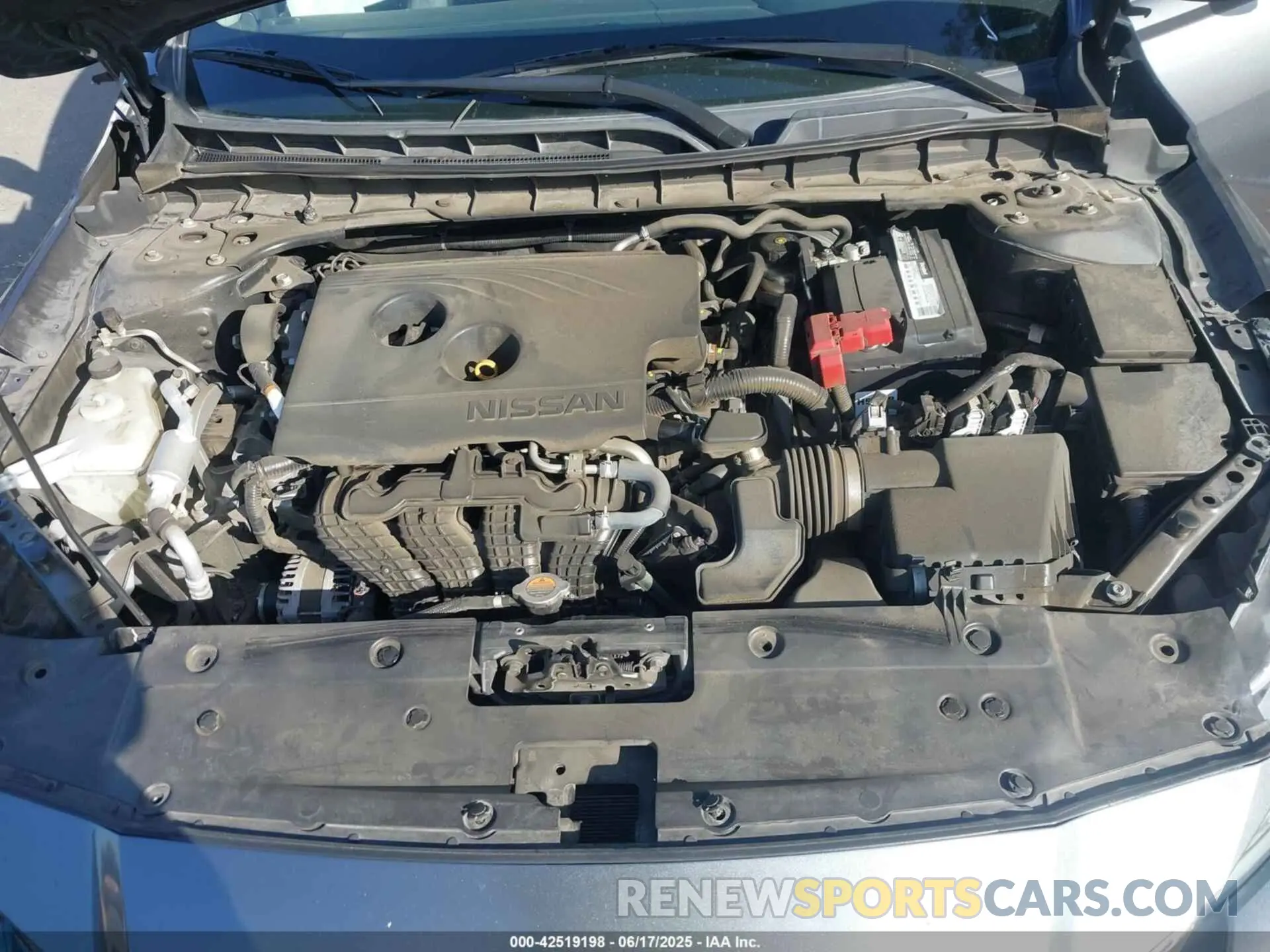 10 Photograph of a damaged car 1N4BL4CV5KN325995 NISSAN ALTIMA 2019