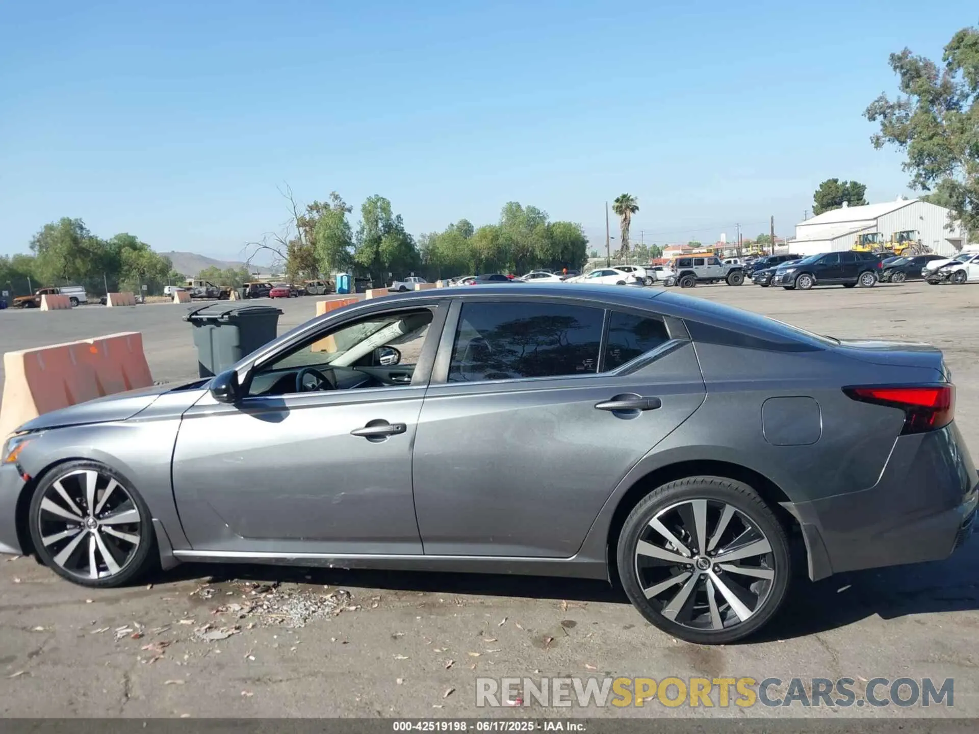 13 Photograph of a damaged car 1N4BL4CV5KN325995 NISSAN ALTIMA 2019