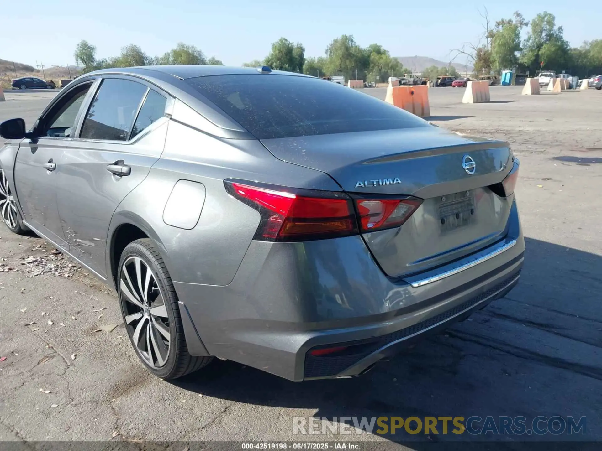 3 Photograph of a damaged car 1N4BL4CV5KN325995 NISSAN ALTIMA 2019