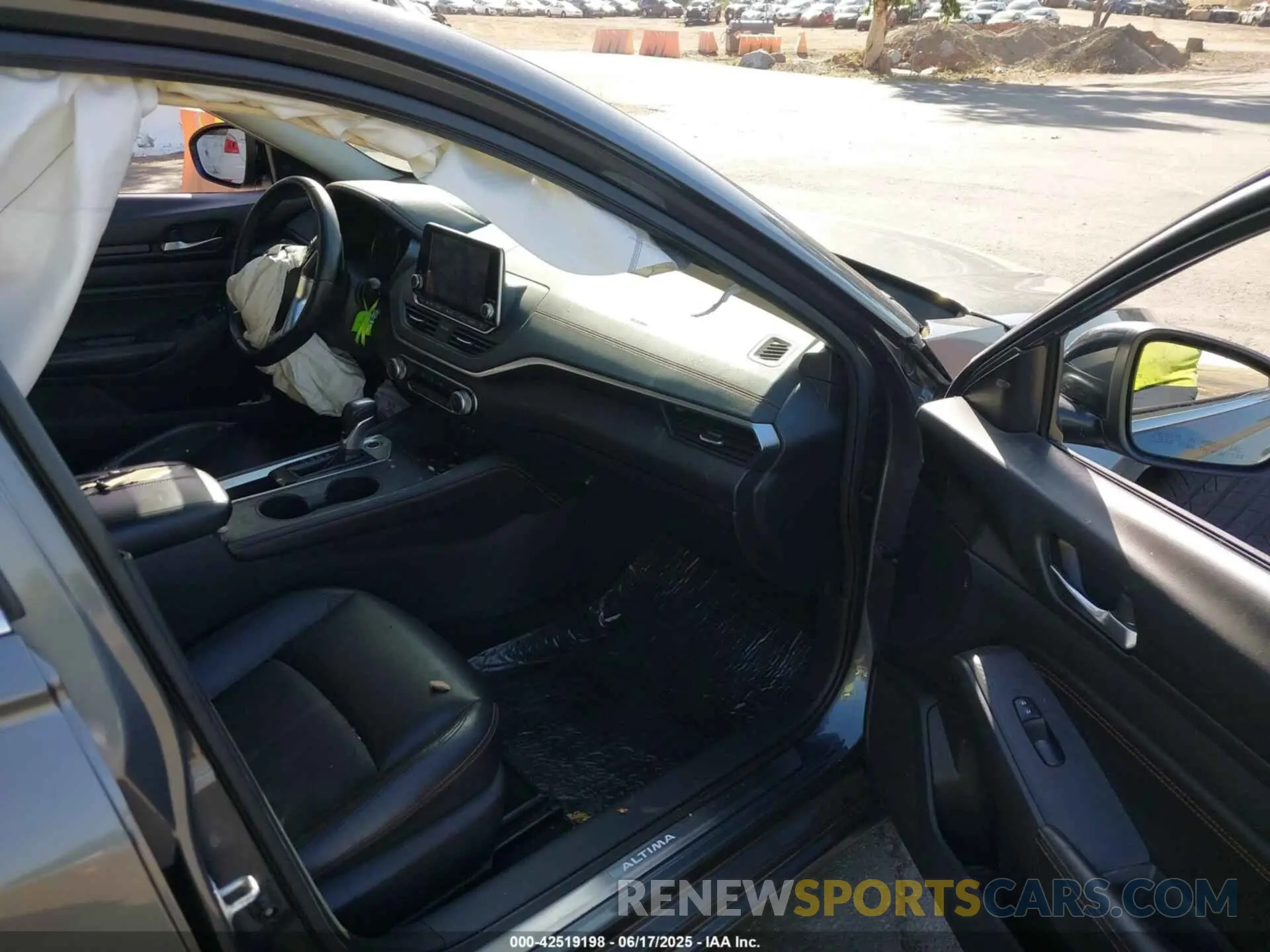 5 Photograph of a damaged car 1N4BL4CV5KN325995 NISSAN ALTIMA 2019