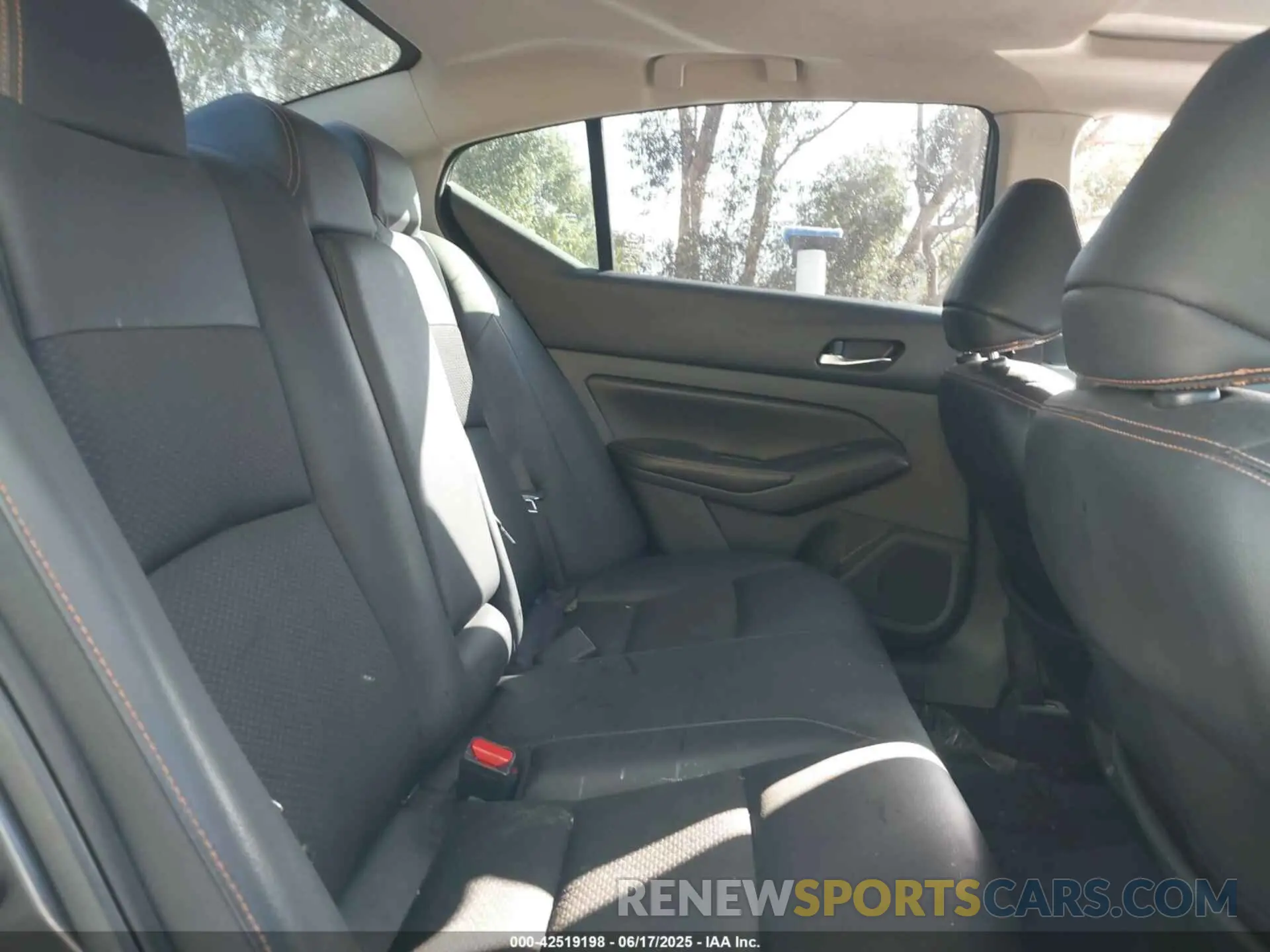 8 Photograph of a damaged car 1N4BL4CV5KN325995 NISSAN ALTIMA 2019