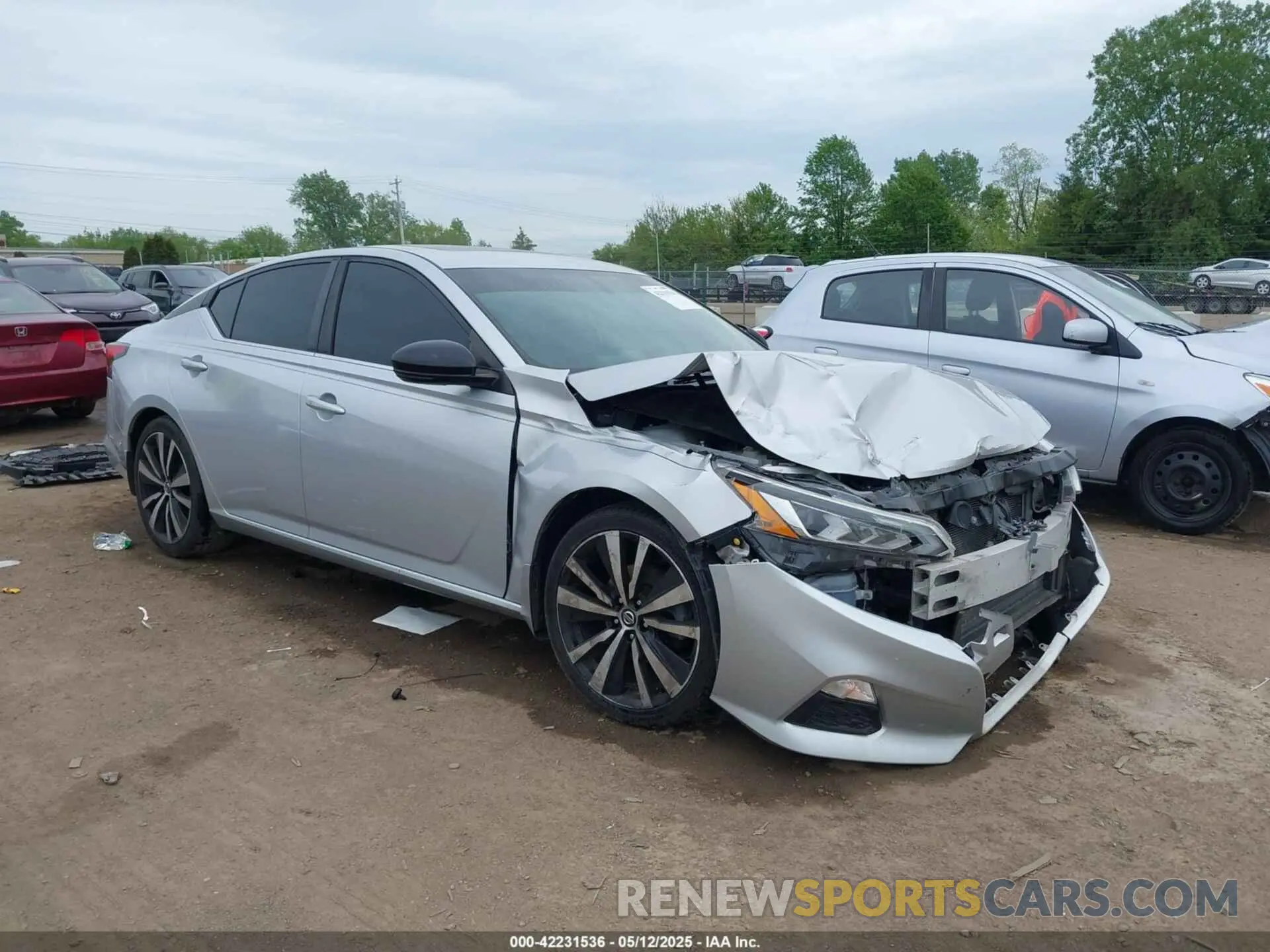 1 Photograph of a damaged car 1N4BL4CV6KC135103 NISSAN ALTIMA 2019