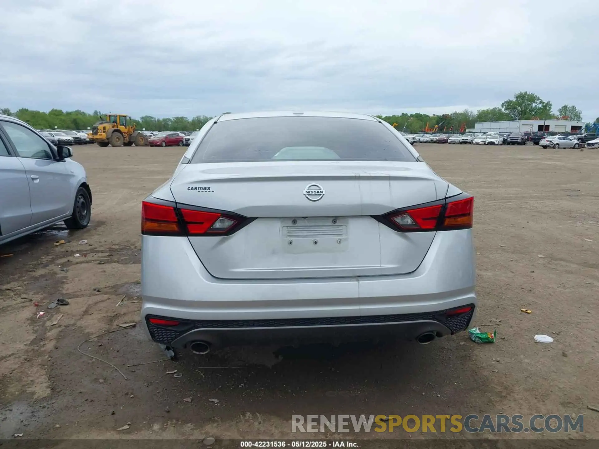17 Photograph of a damaged car 1N4BL4CV6KC135103 NISSAN ALTIMA 2019
