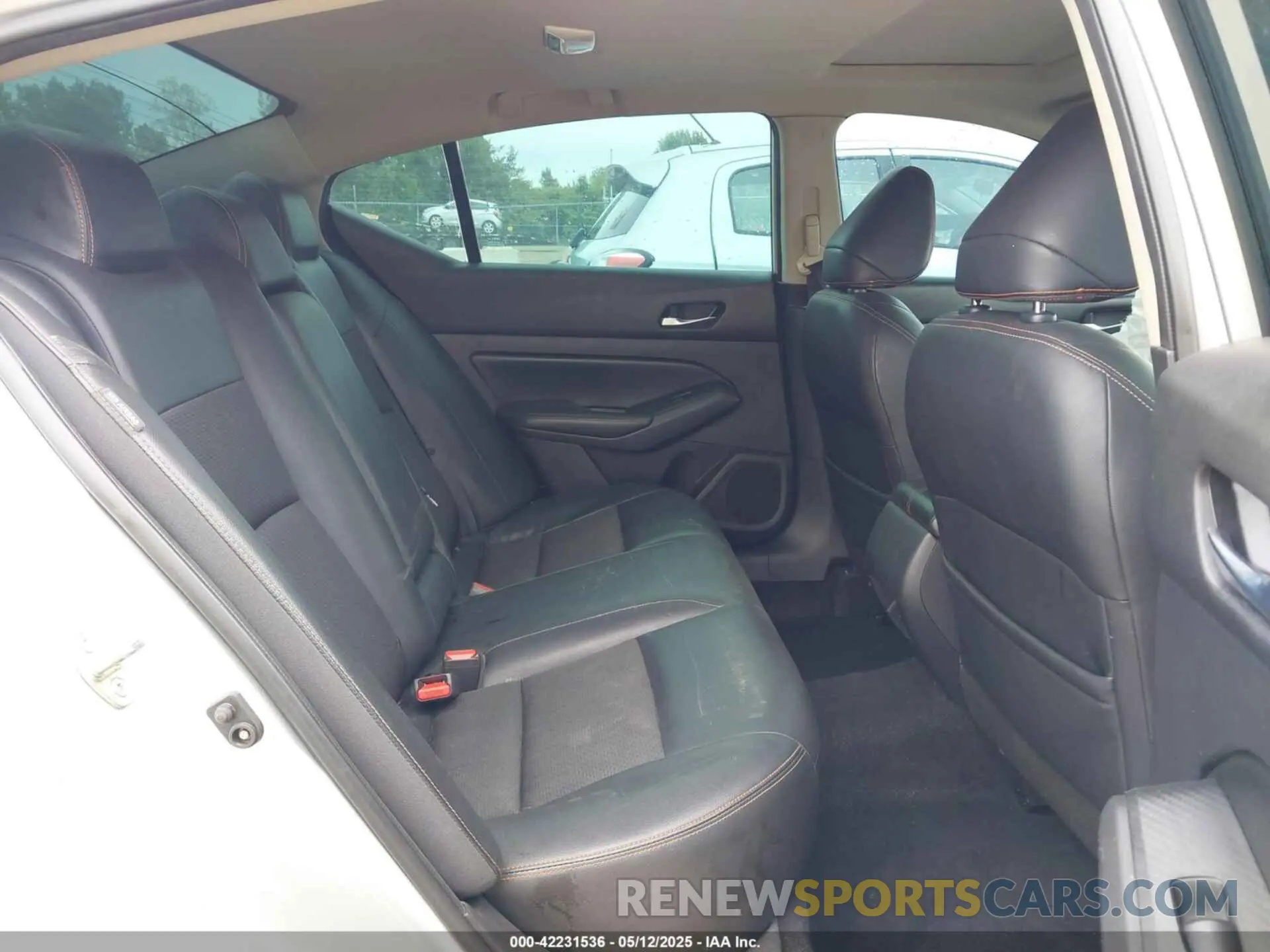 8 Photograph of a damaged car 1N4BL4CV6KC135103 NISSAN ALTIMA 2019