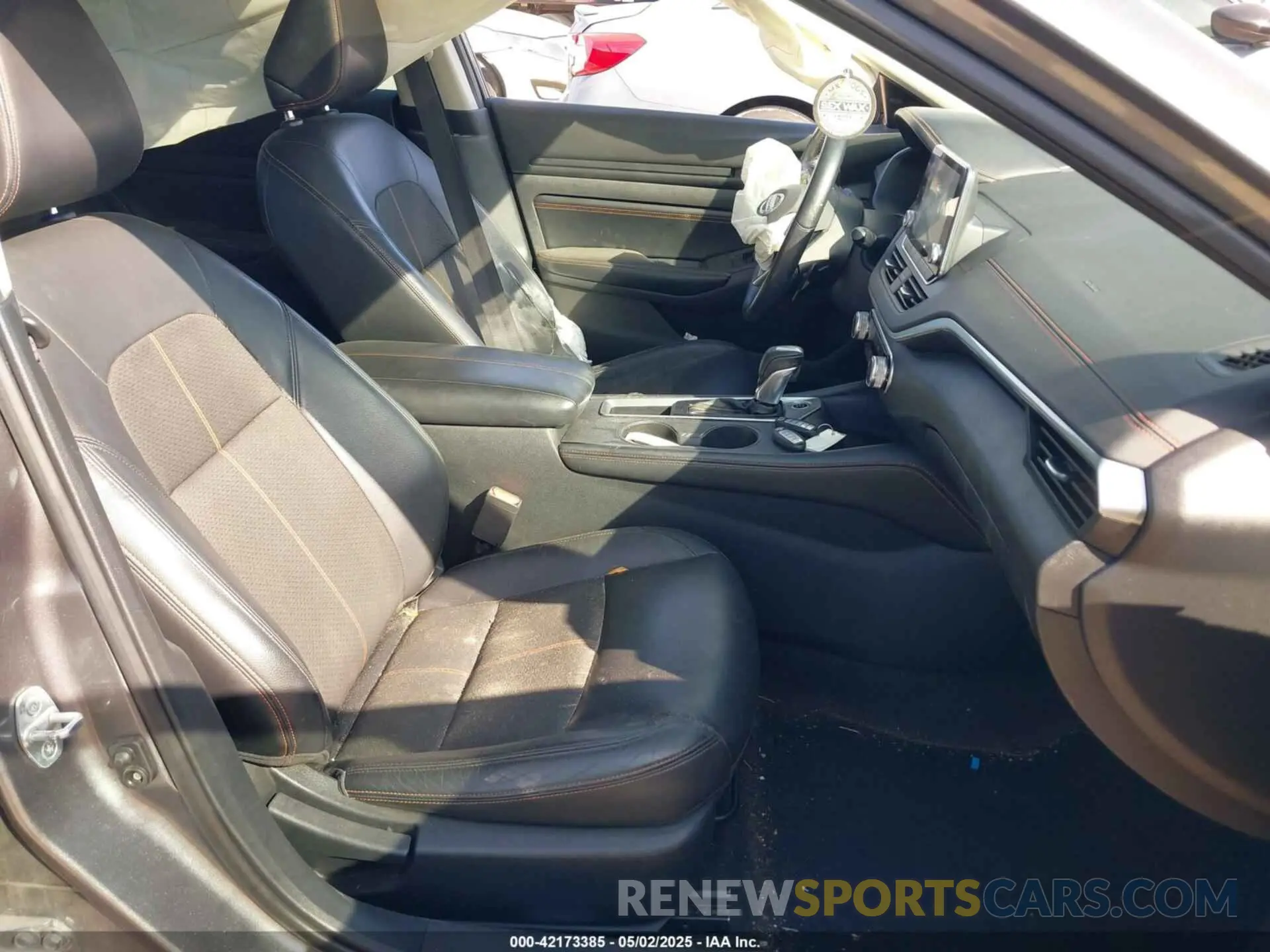 5 Photograph of a damaged car 1N4BL4CV6KC138793 NISSAN ALTIMA 2019