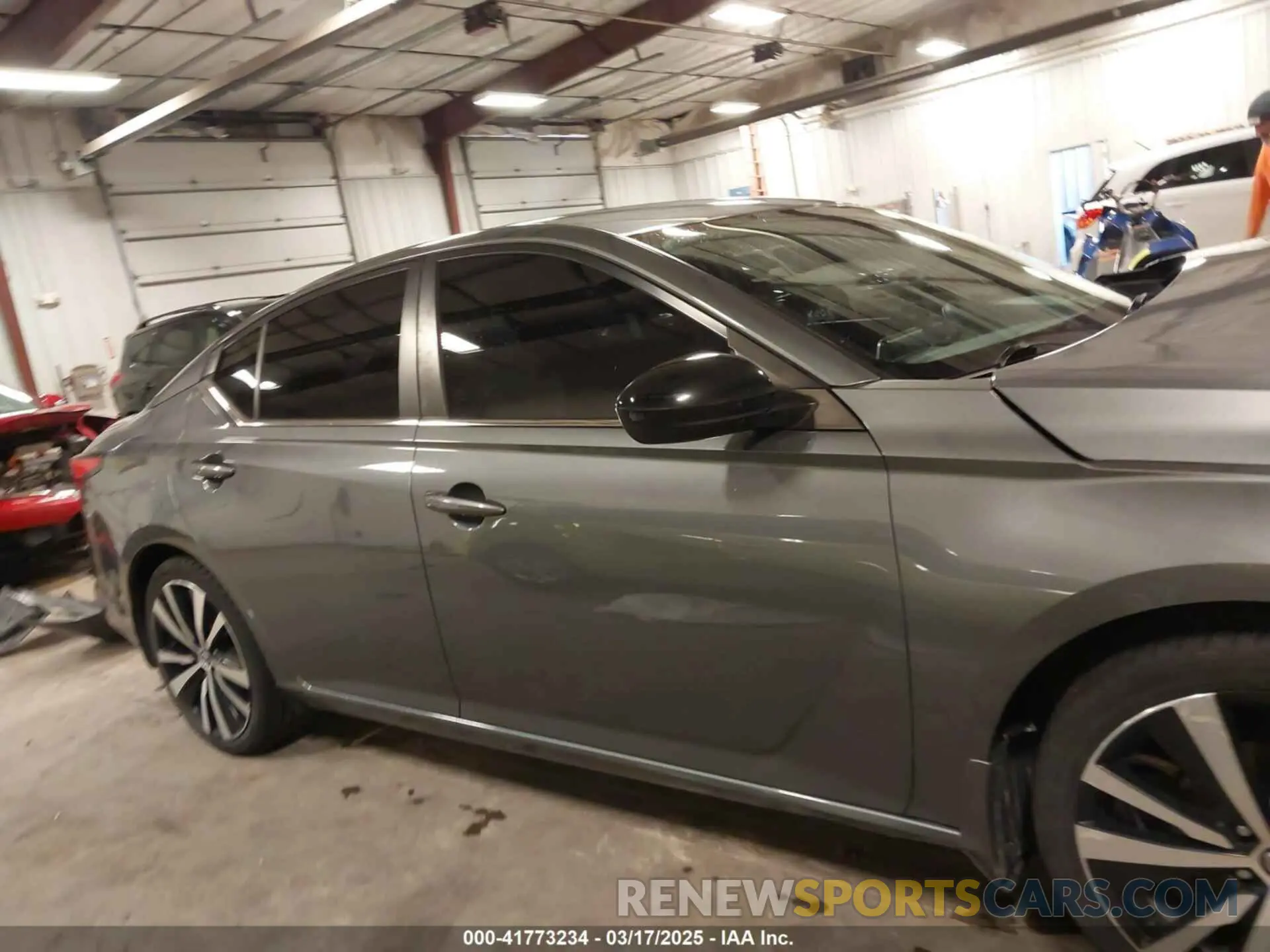 14 Photograph of a damaged car 1N4BL4CV6KC186522 NISSAN ALTIMA 2019
