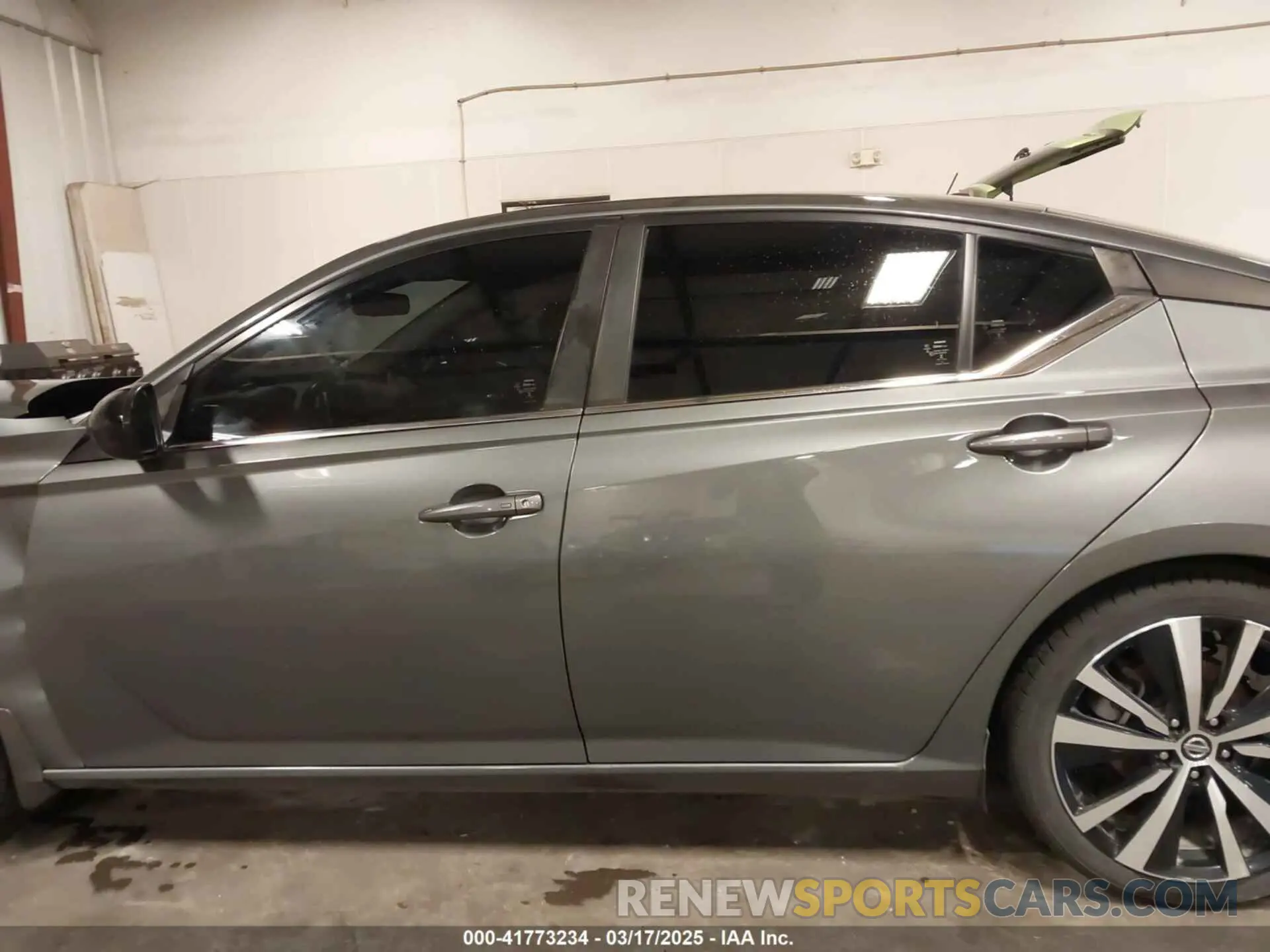 15 Photograph of a damaged car 1N4BL4CV6KC186522 NISSAN ALTIMA 2019