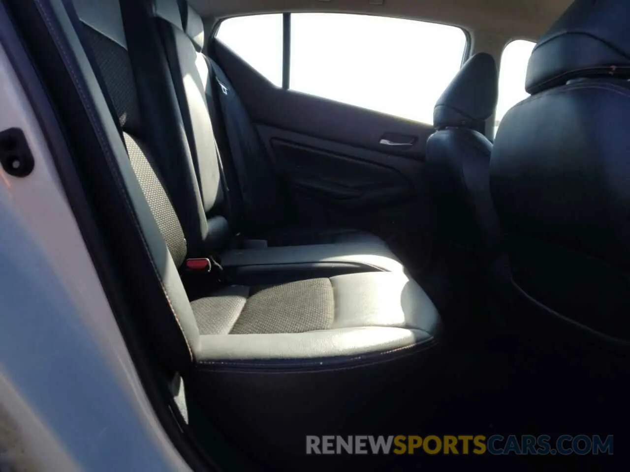 11 Photograph of a damaged car 1N4BL4CV6KC196824 NISSAN ALTIMA 2019