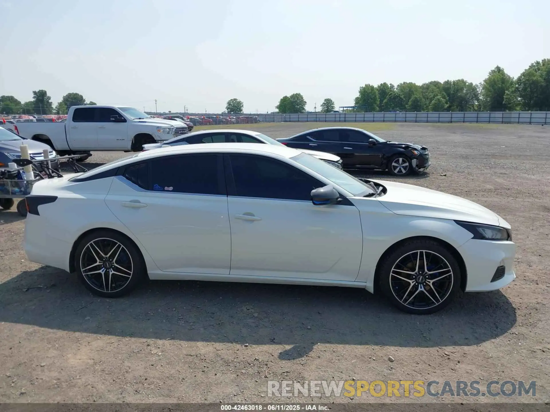 14 Photograph of a damaged car 1N4BL4CV6KC200418 NISSAN ALTIMA 2019