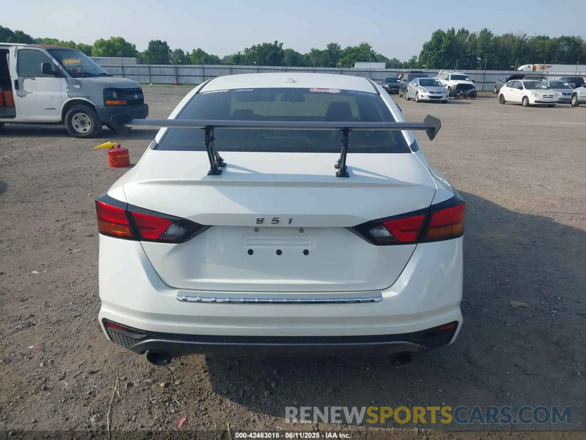 17 Photograph of a damaged car 1N4BL4CV6KC200418 NISSAN ALTIMA 2019