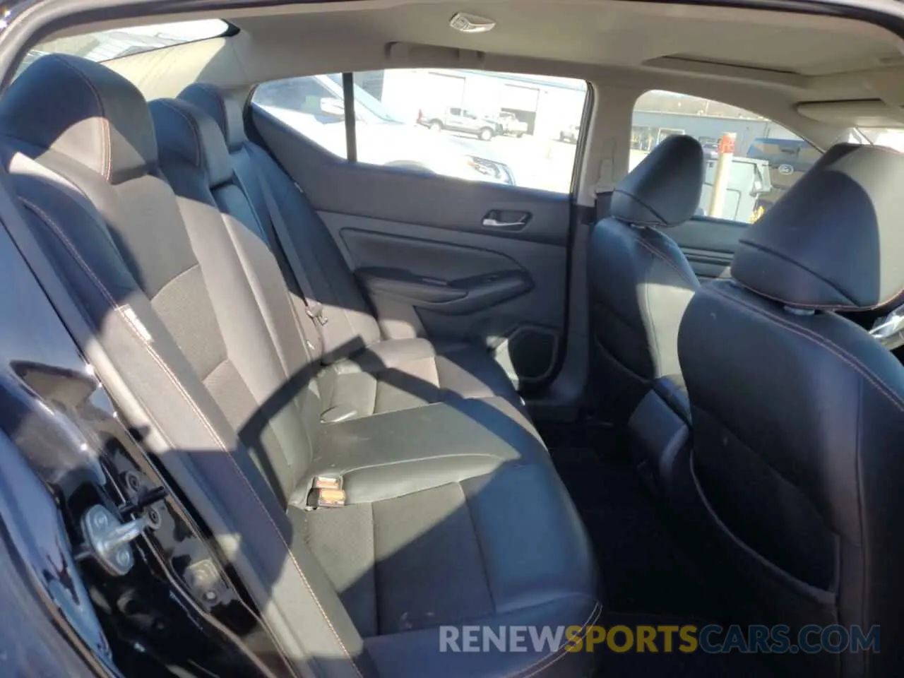 11 Photograph of a damaged car 1N4BL4CV6KC238182 NISSAN ALTIMA 2019