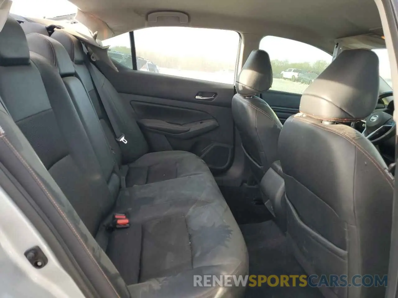 11 Photograph of a damaged car 1N4BL4CV6KN308445 NISSAN ALTIMA 2019