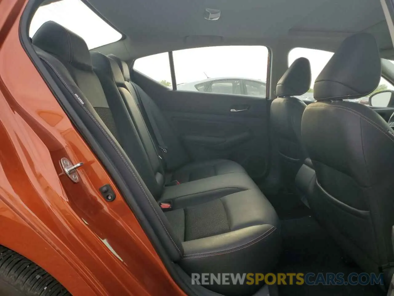 10 Photograph of a damaged car 1N4BL4CV7KC245805 NISSAN ALTIMA 2019